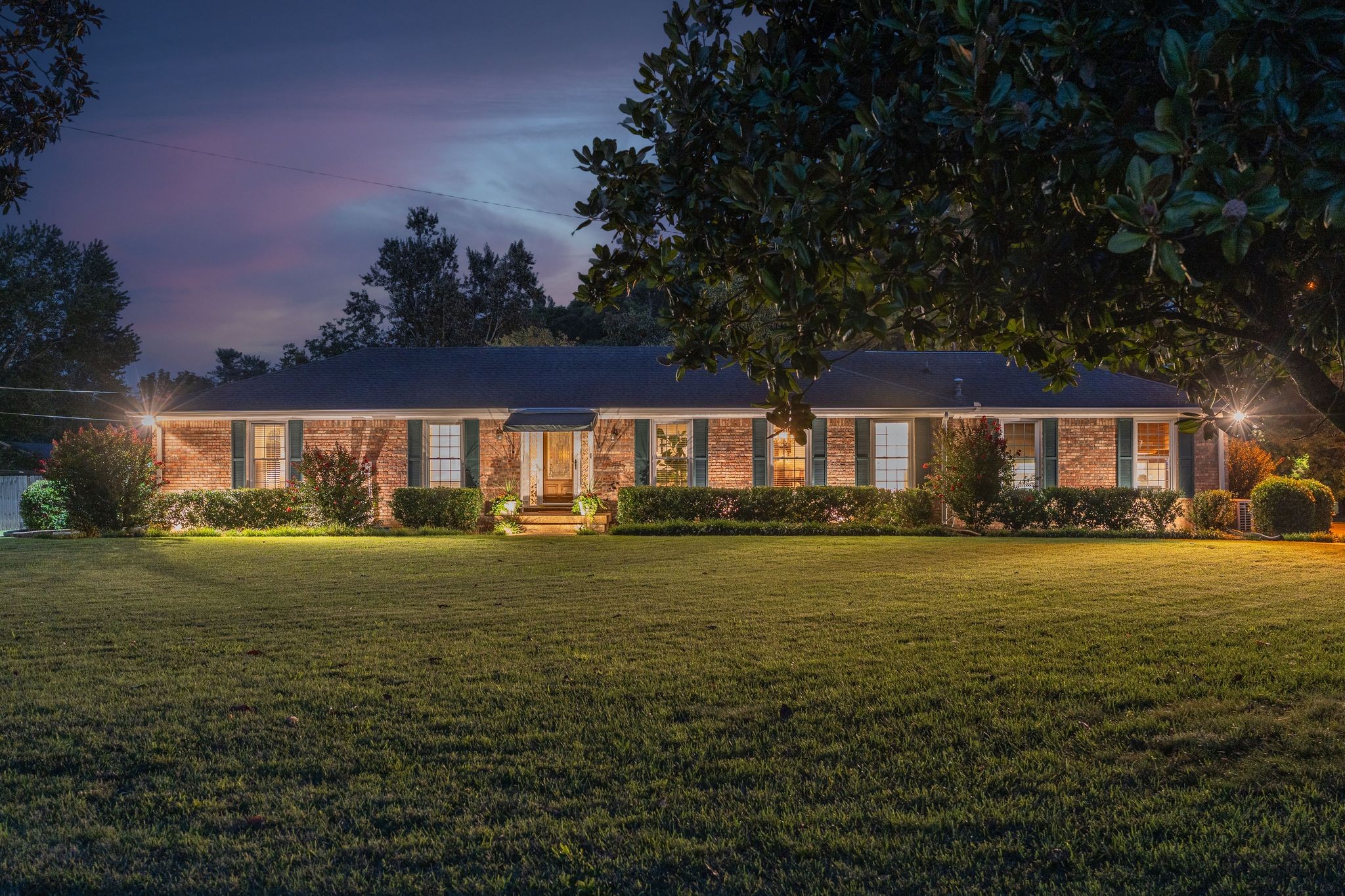8105 Westhaven Dr Property Photo 1