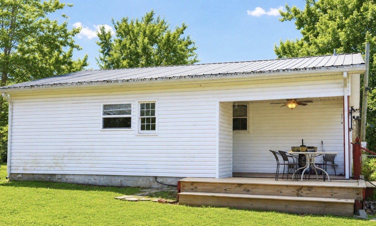 2067 Oak Grove Rd Property Photo 5