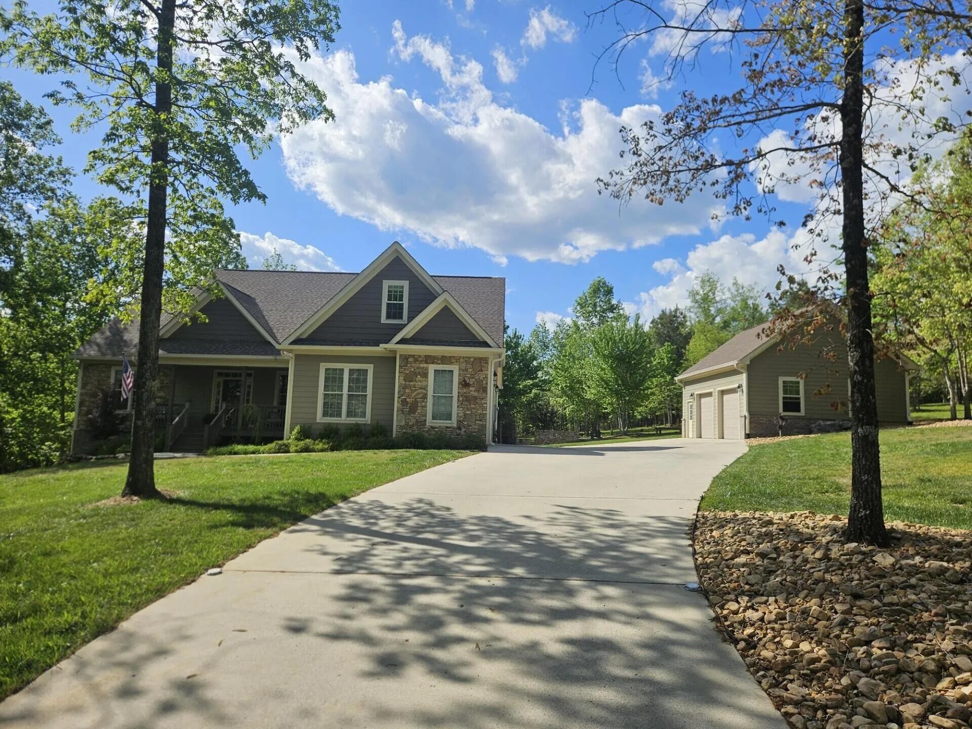 1625 River Bluffs Drive Property Photo 1