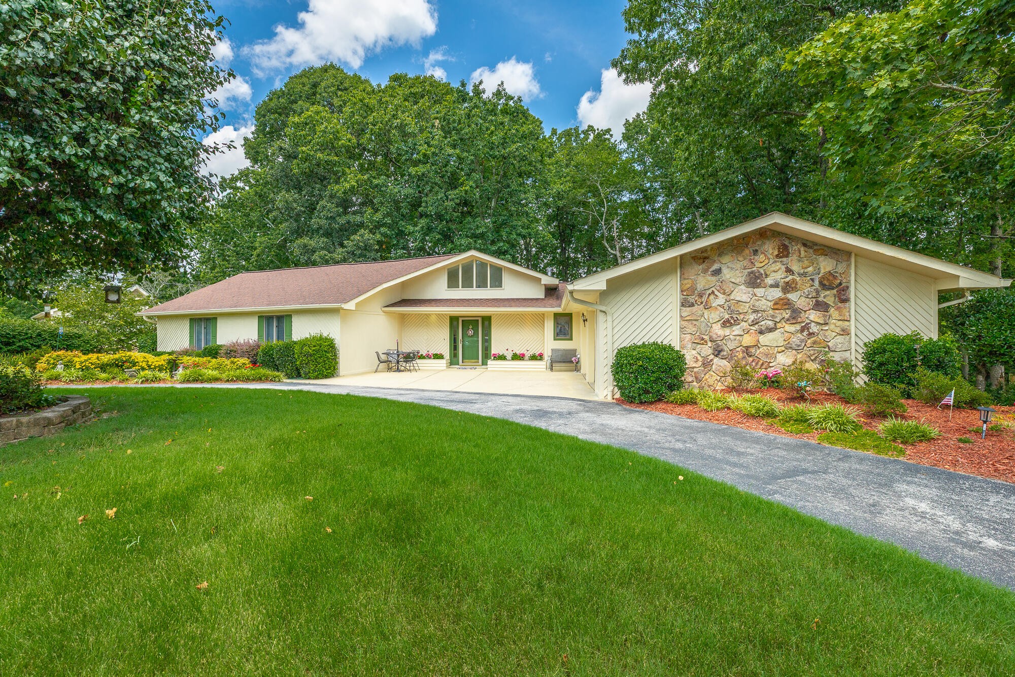 6422 Lake Shadows Circle Property Photo 2