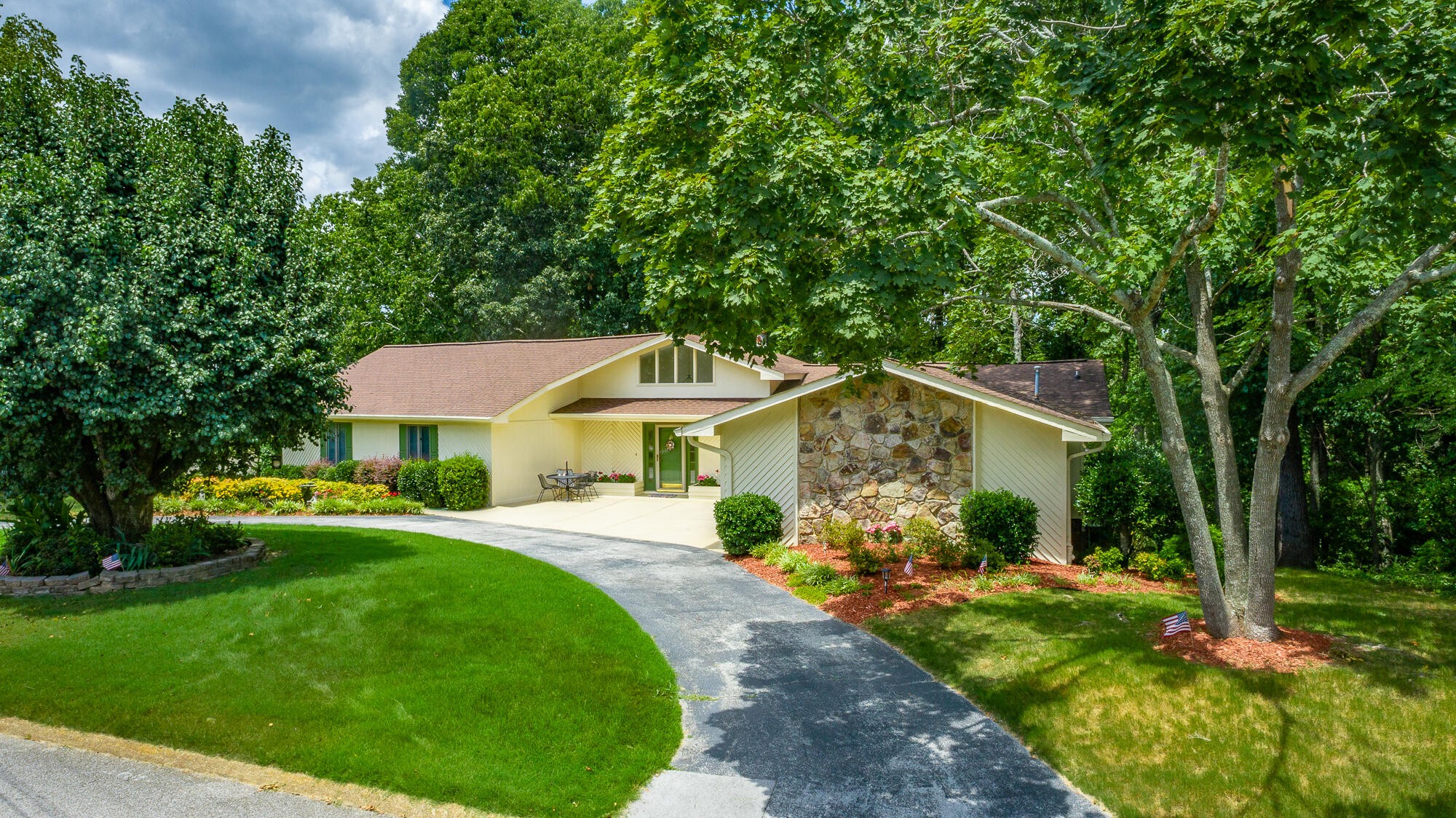 6422 Lake Shadows Circle Property Photo 3