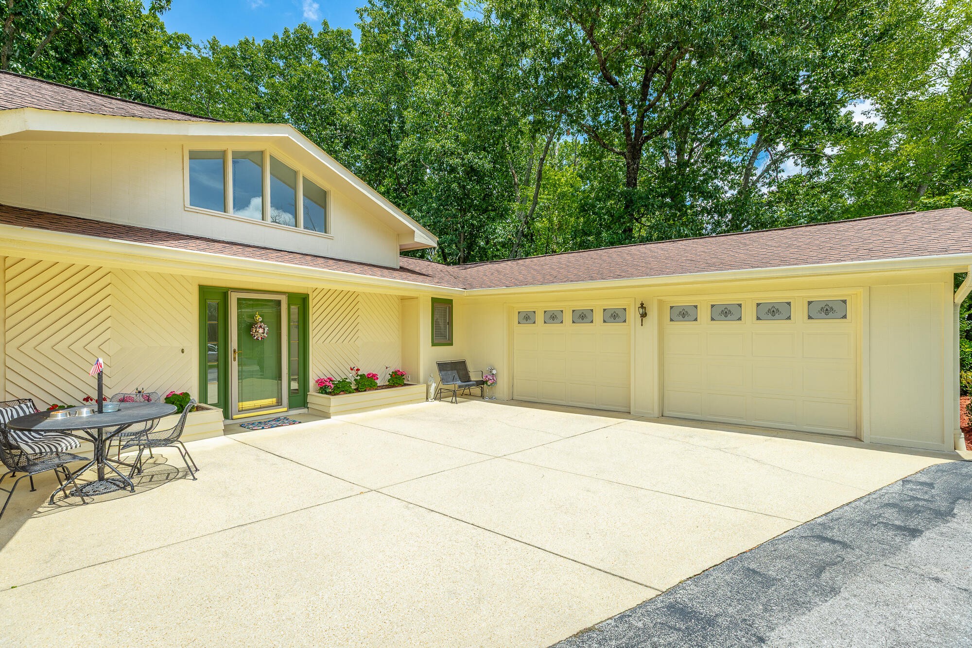 6422 Lake Shadows Circle Property Photo 4