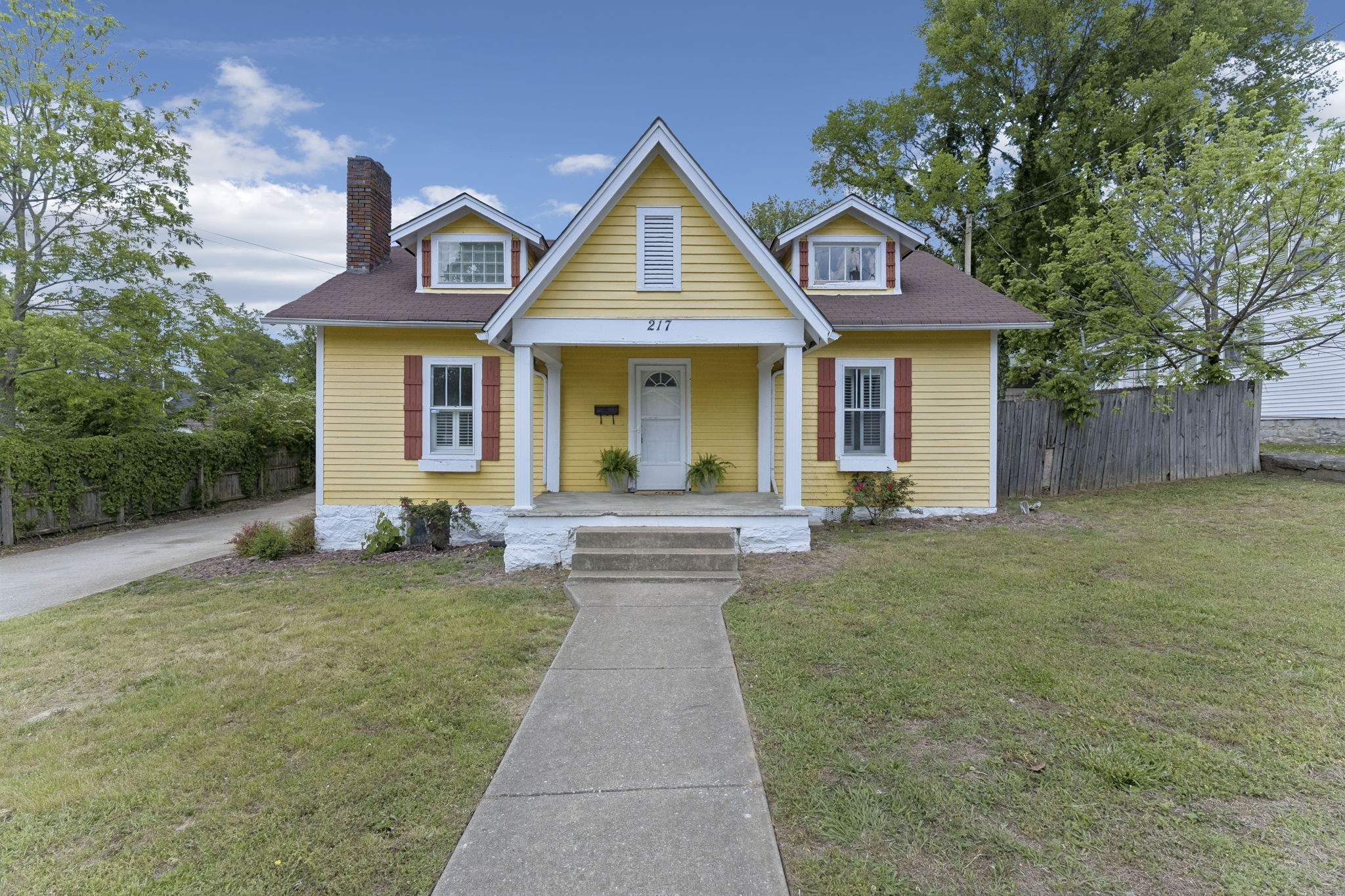 217 College Ave, E Property Photo 1