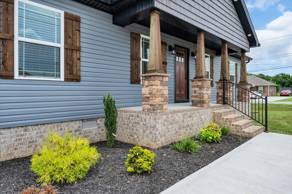 100 Demombreum Circle Property Photo 1