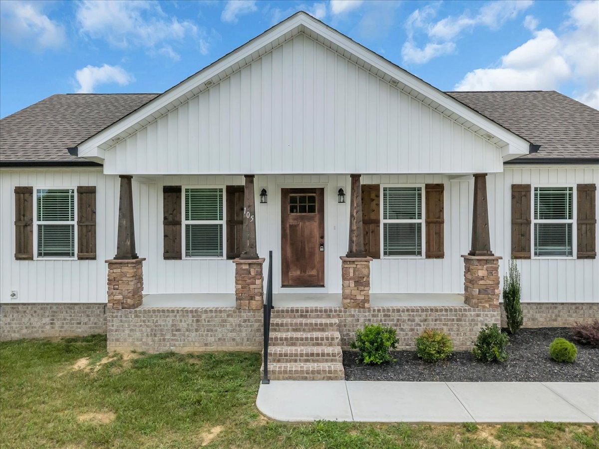 105 Demombreum Circle Property Photo 1