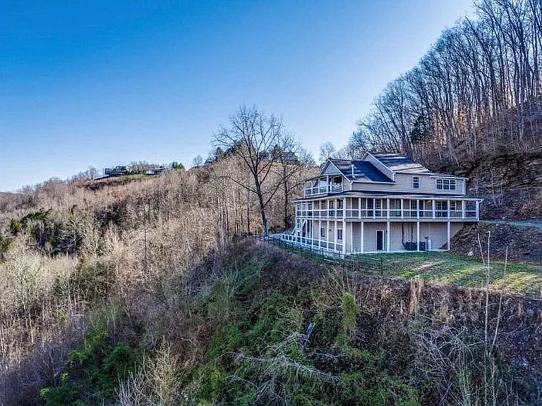 175 Dillon Rd Property Photo 3