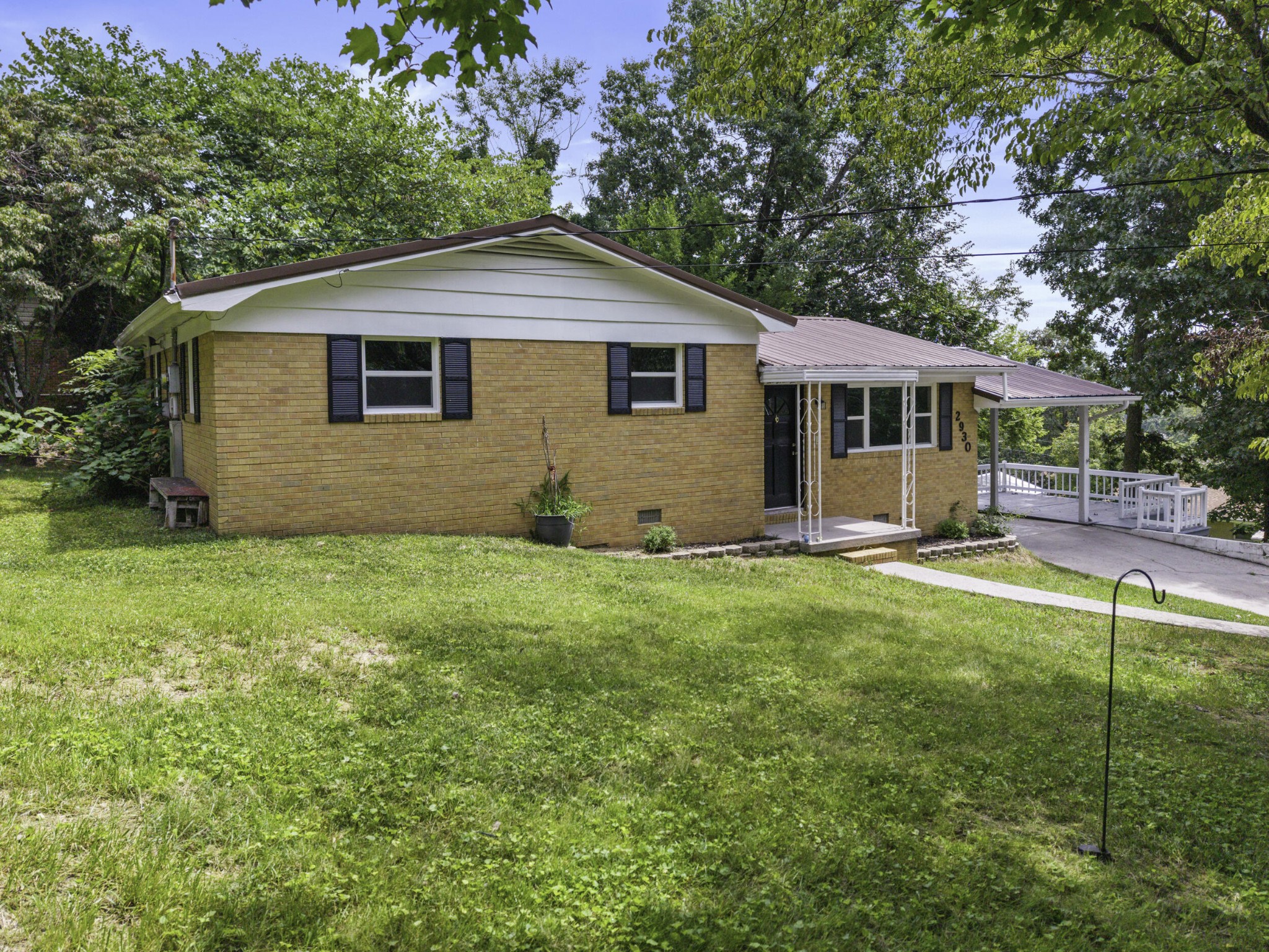 2930 Mountain View Drive, Se Property Photo 2