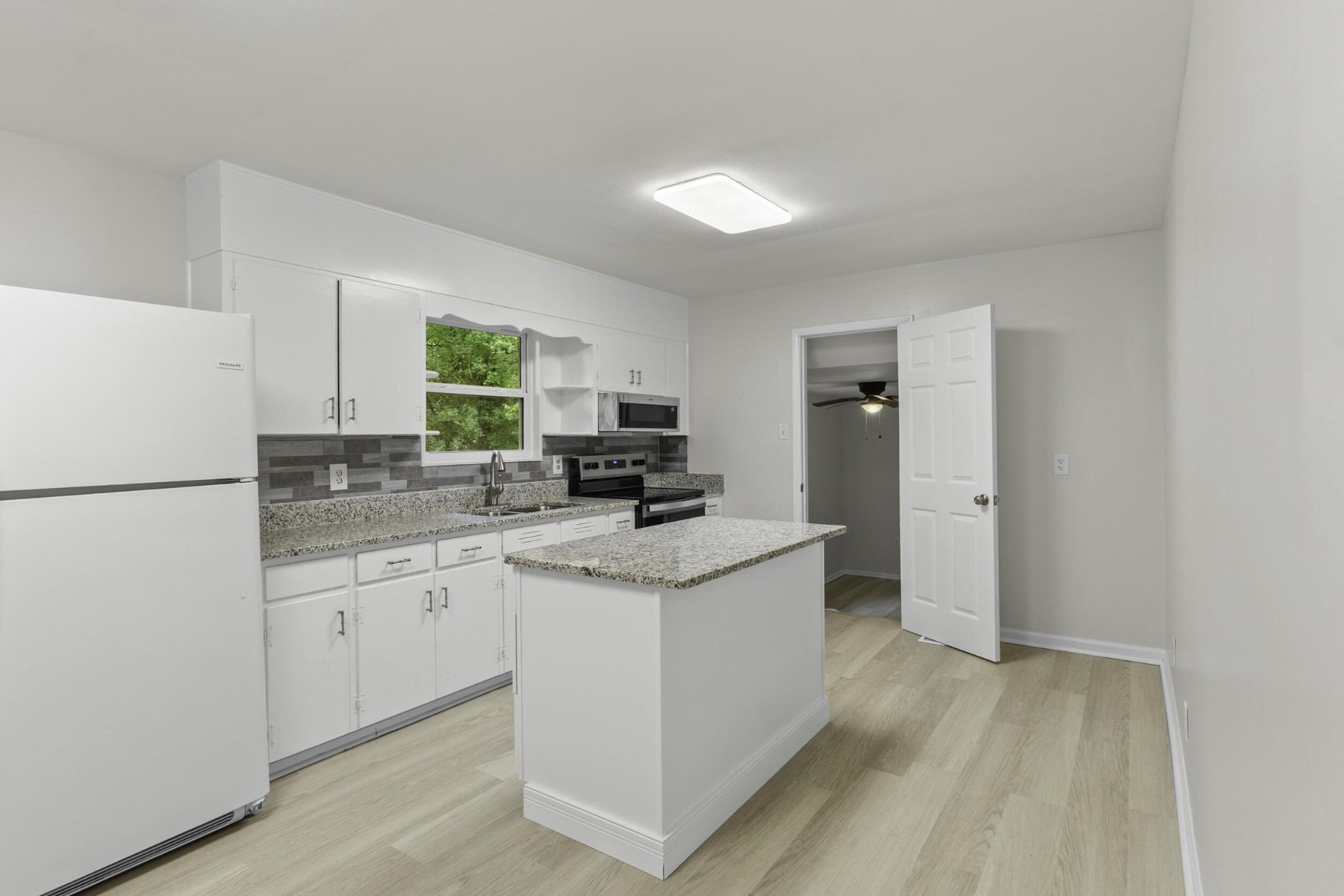 2930 Mountain View Drive, Se Property Photo 13