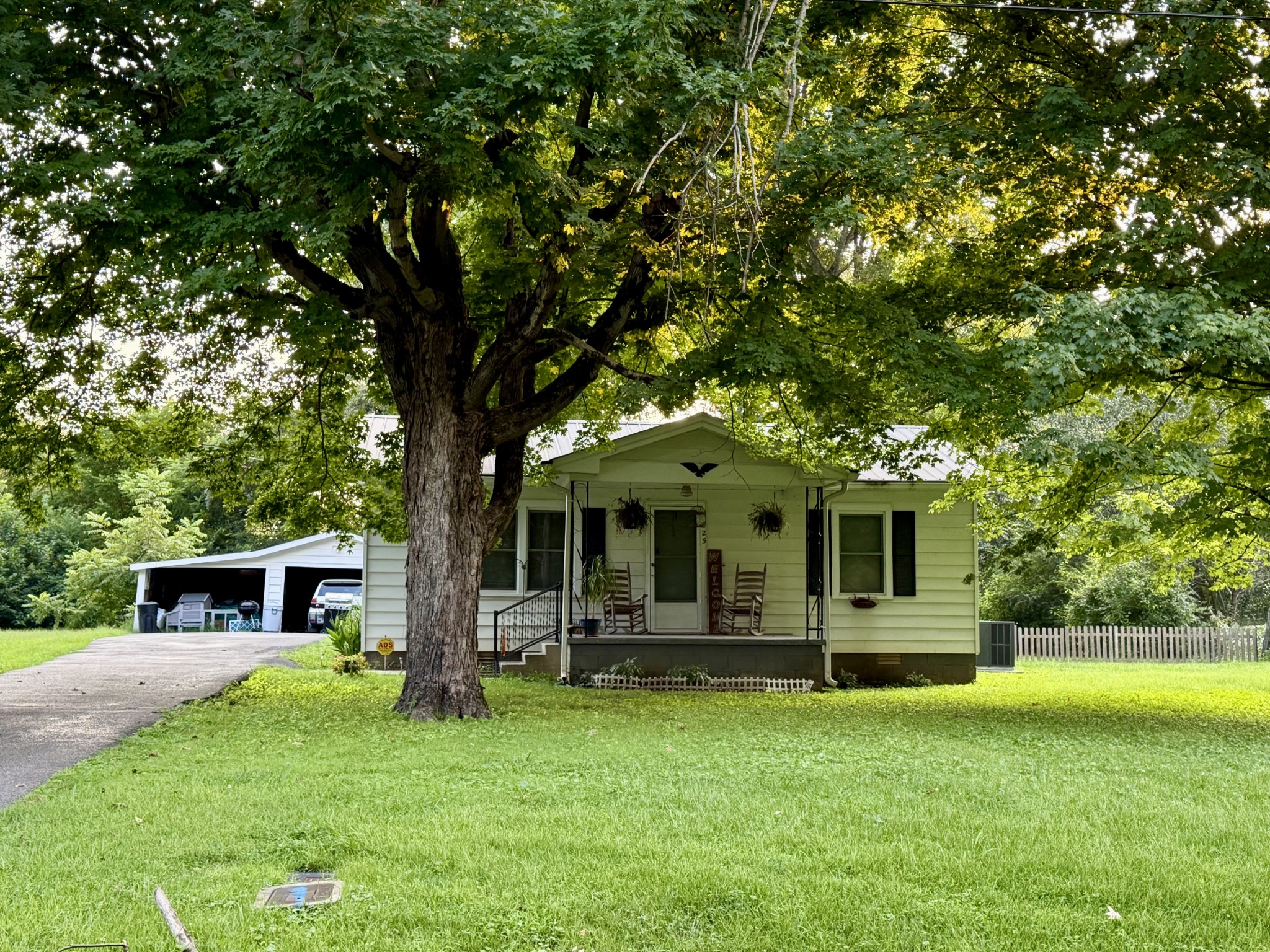 325 Spring St Property Photo 1