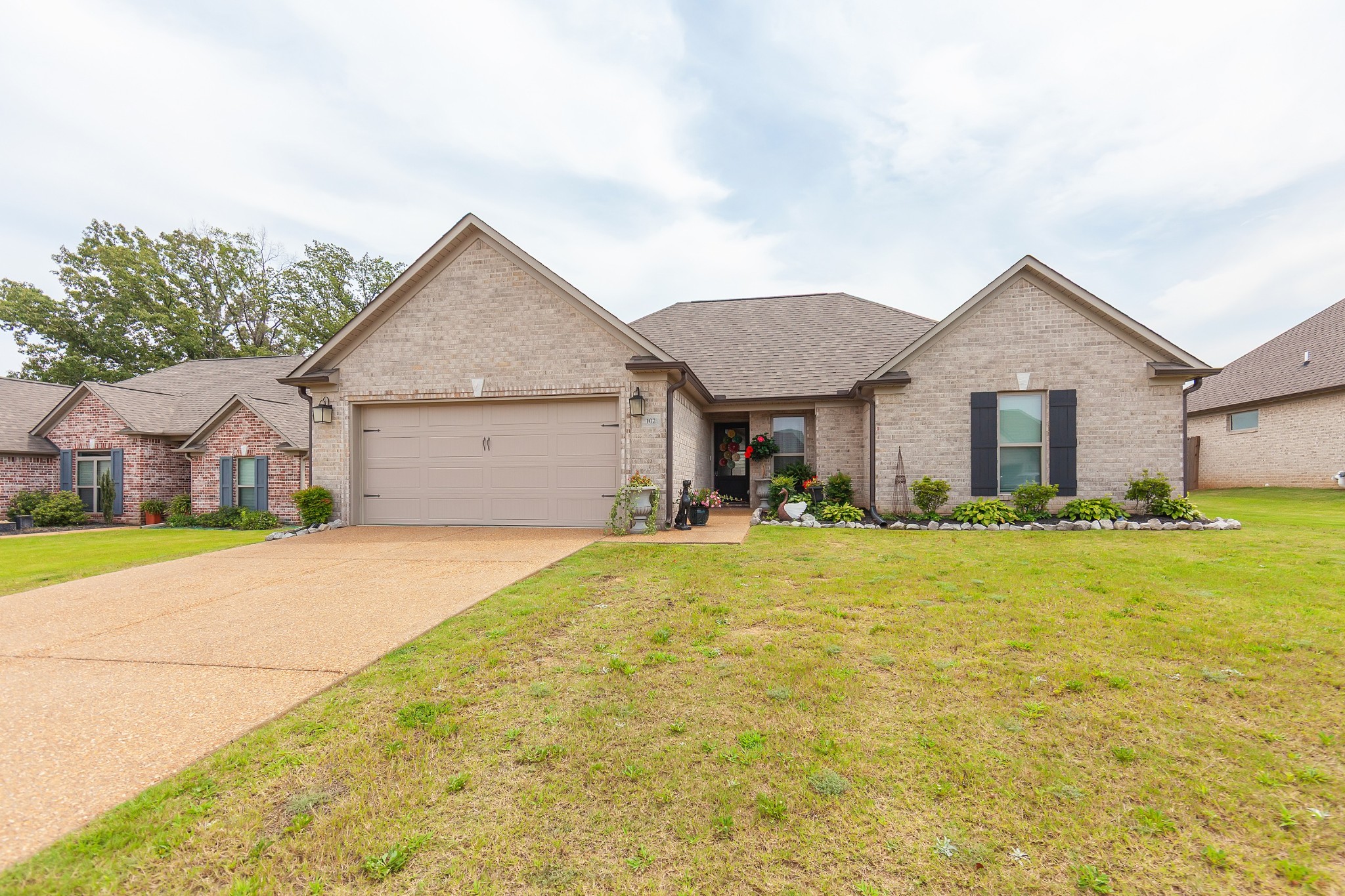 102 Gatewick Dr Property Photo 1