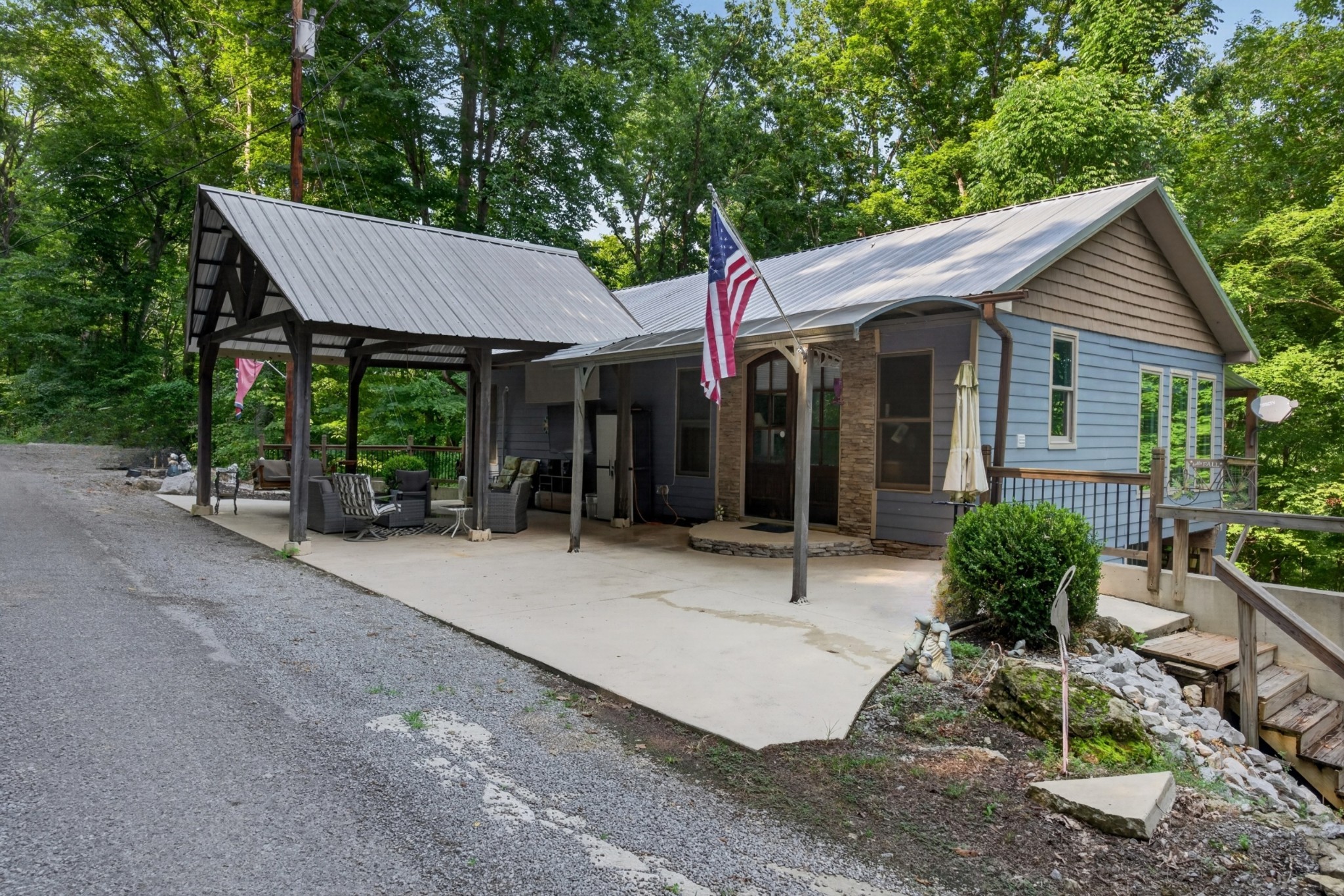 1025 Lakeside Dr Property Photo 1
