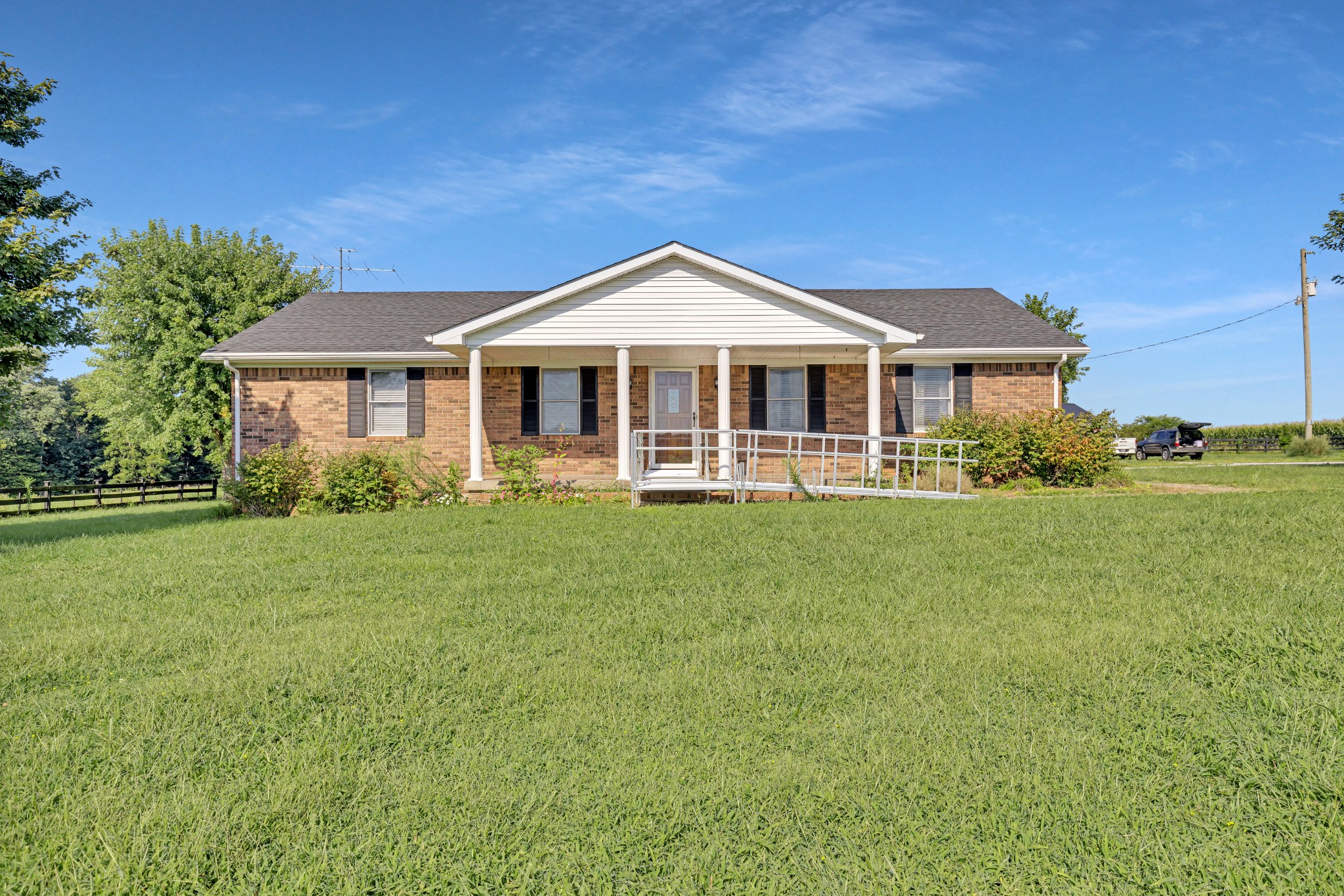 60 Lawson Ln Property Photo 1