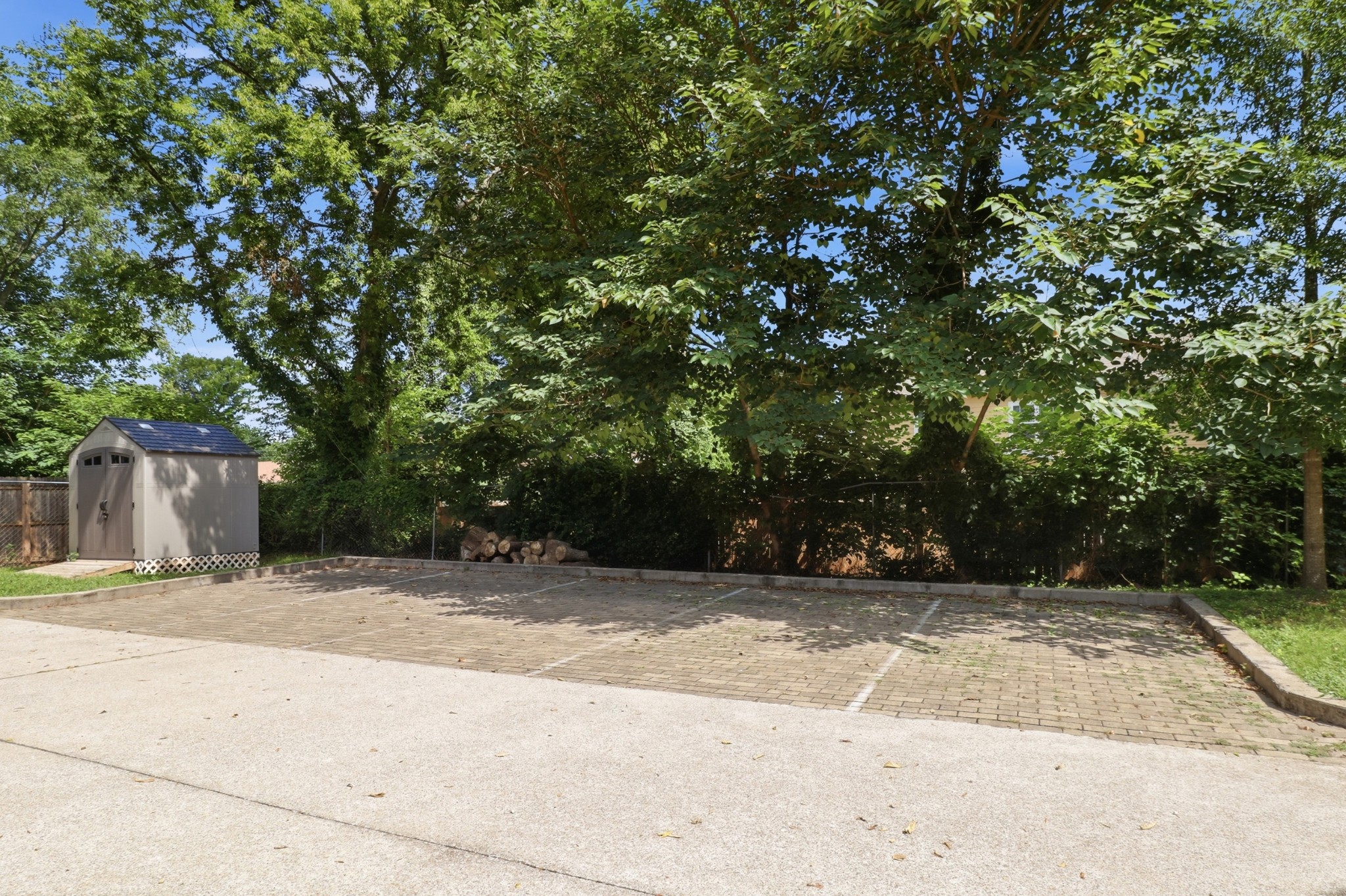 507 E Castle St Property Photo 26