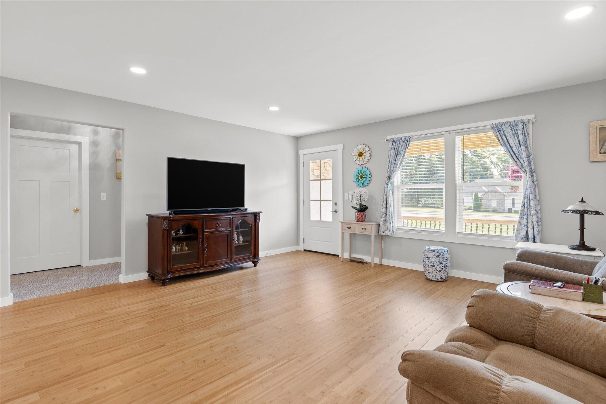 104 Lexington Stop Drive Property Photo 2