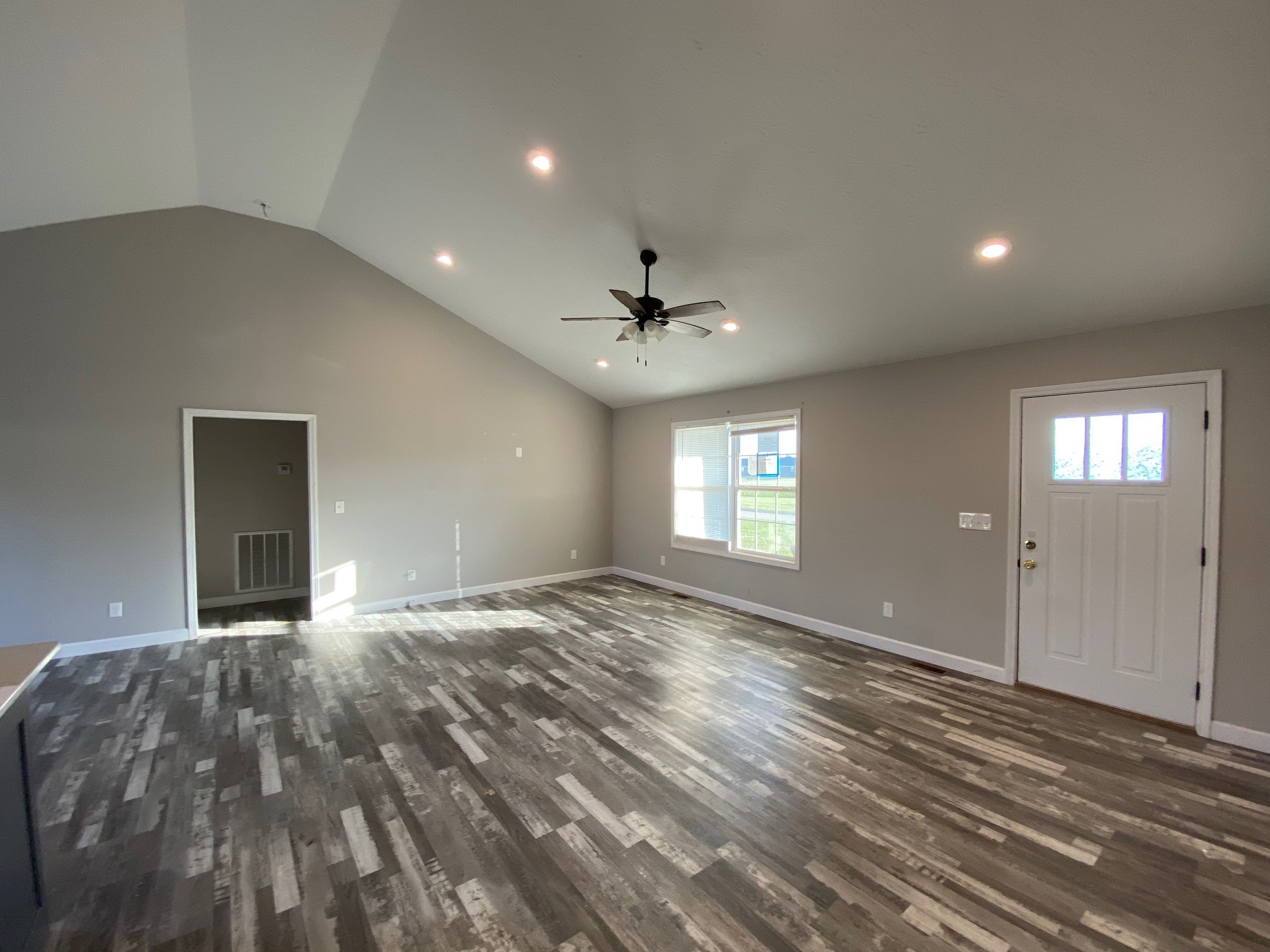102 Willow Hill Ct Property Photo 2