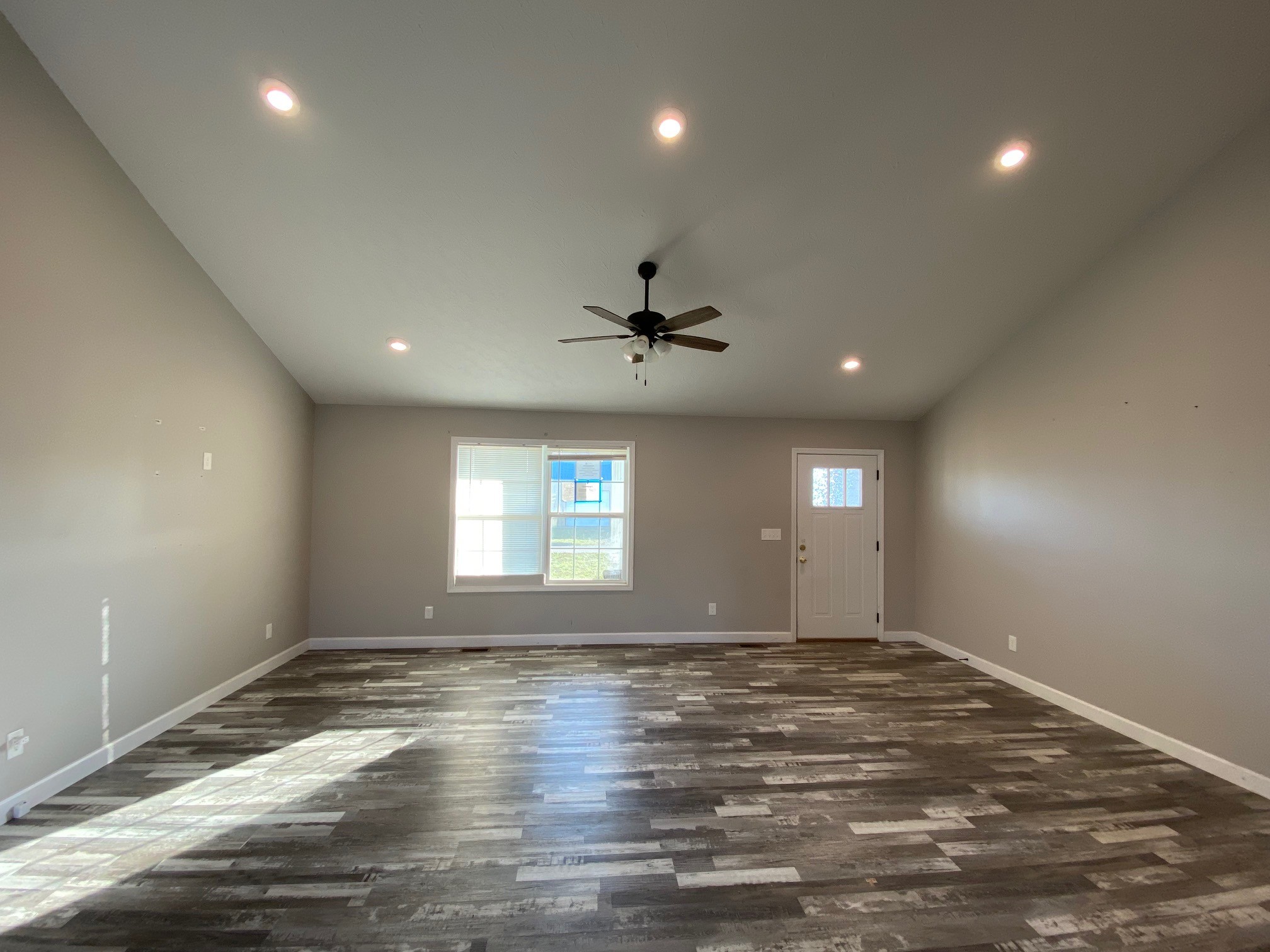 102 Willow Hill Ct Property Photo 3