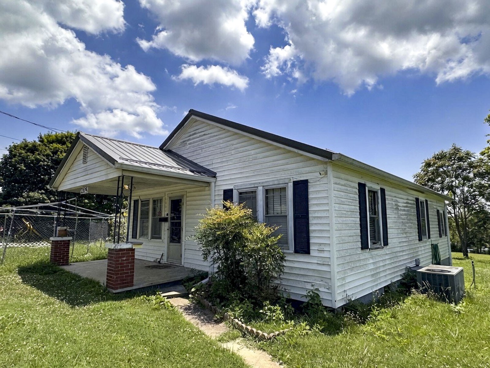 2105 Walnut St Property Photo 1