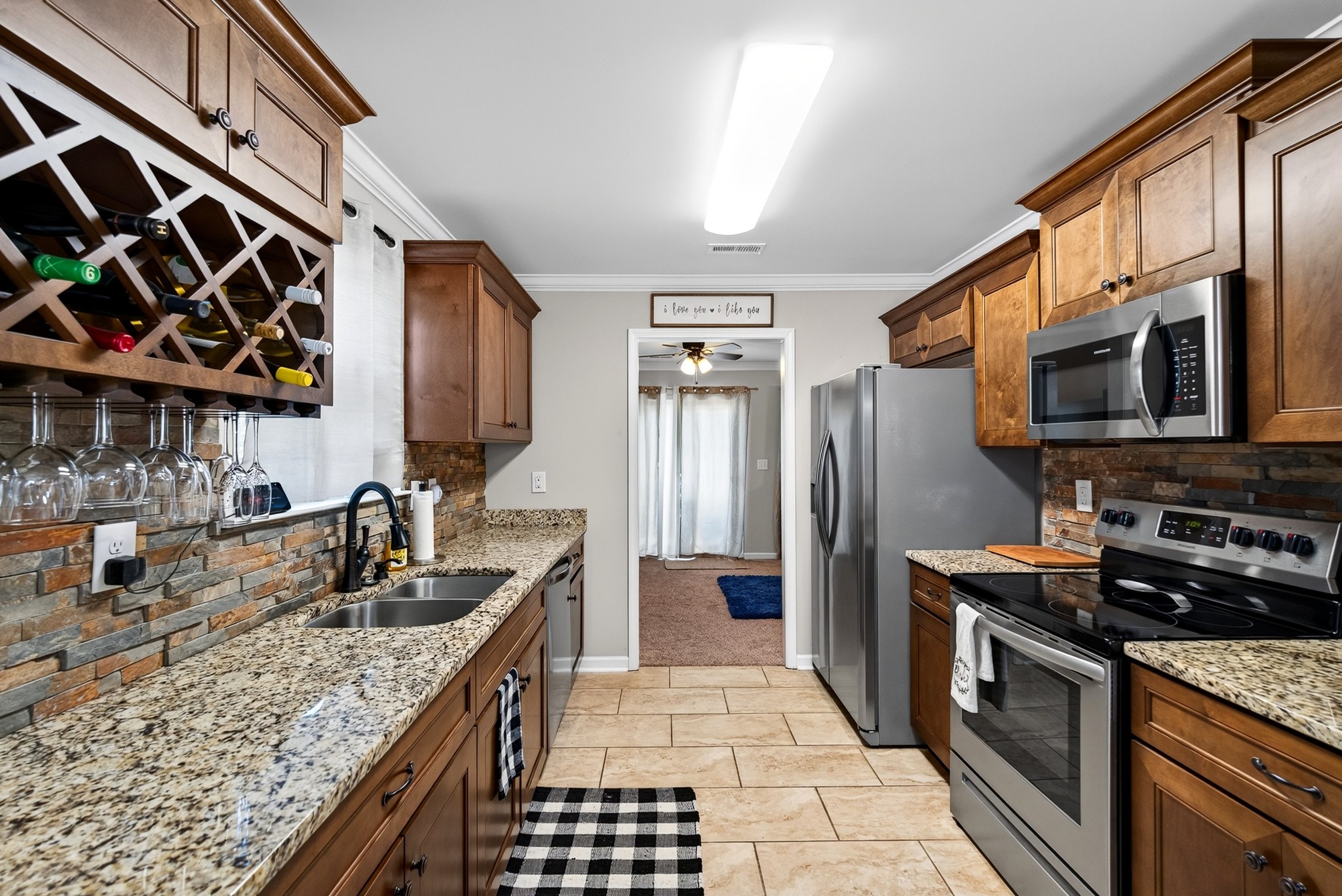 211 Cedar St Property Photo 4