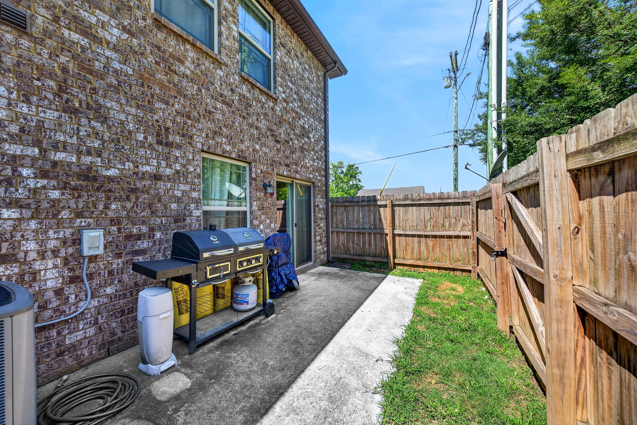 211 Cedar St Property Photo 17