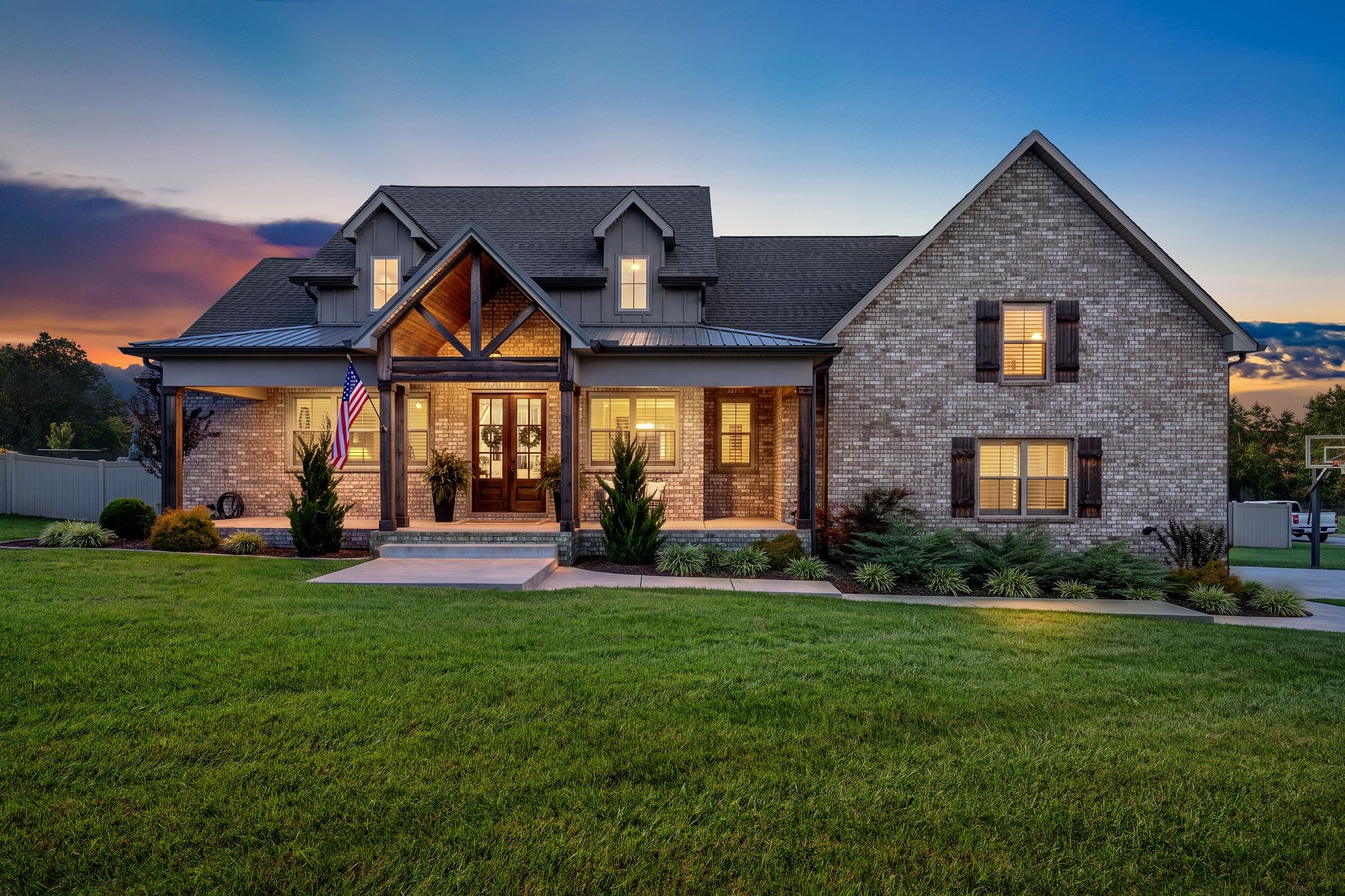 5017 Oxford Ln