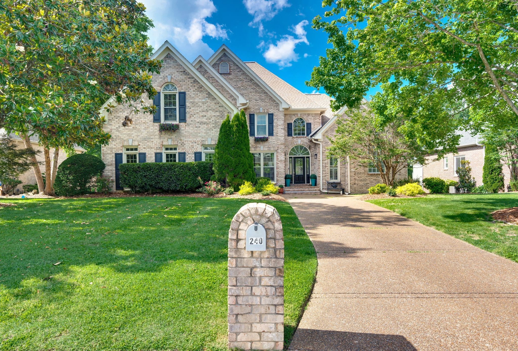 240 Temple Crest Trl Property Photo 4