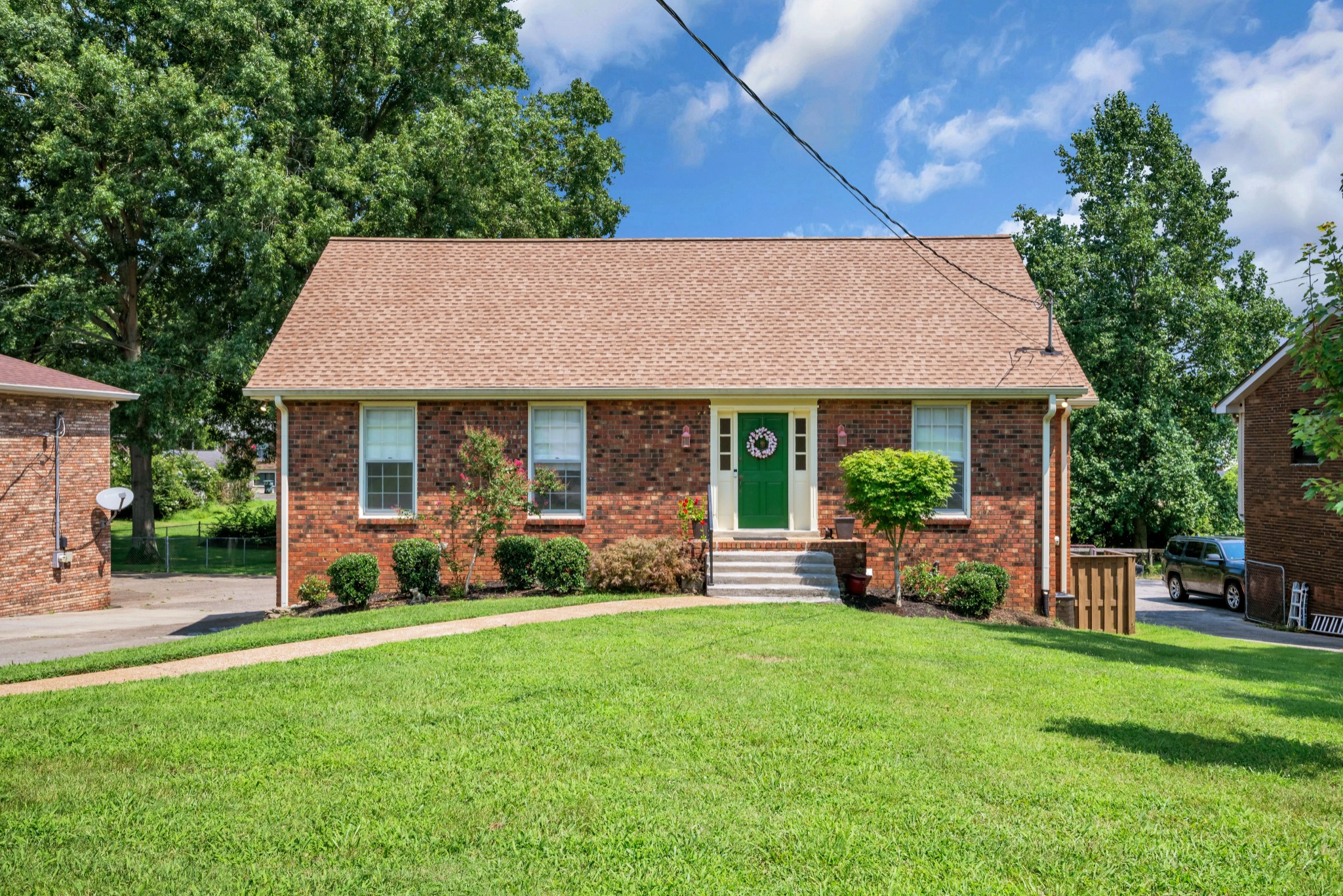 721 Goodpasture Ter Property Photo 2