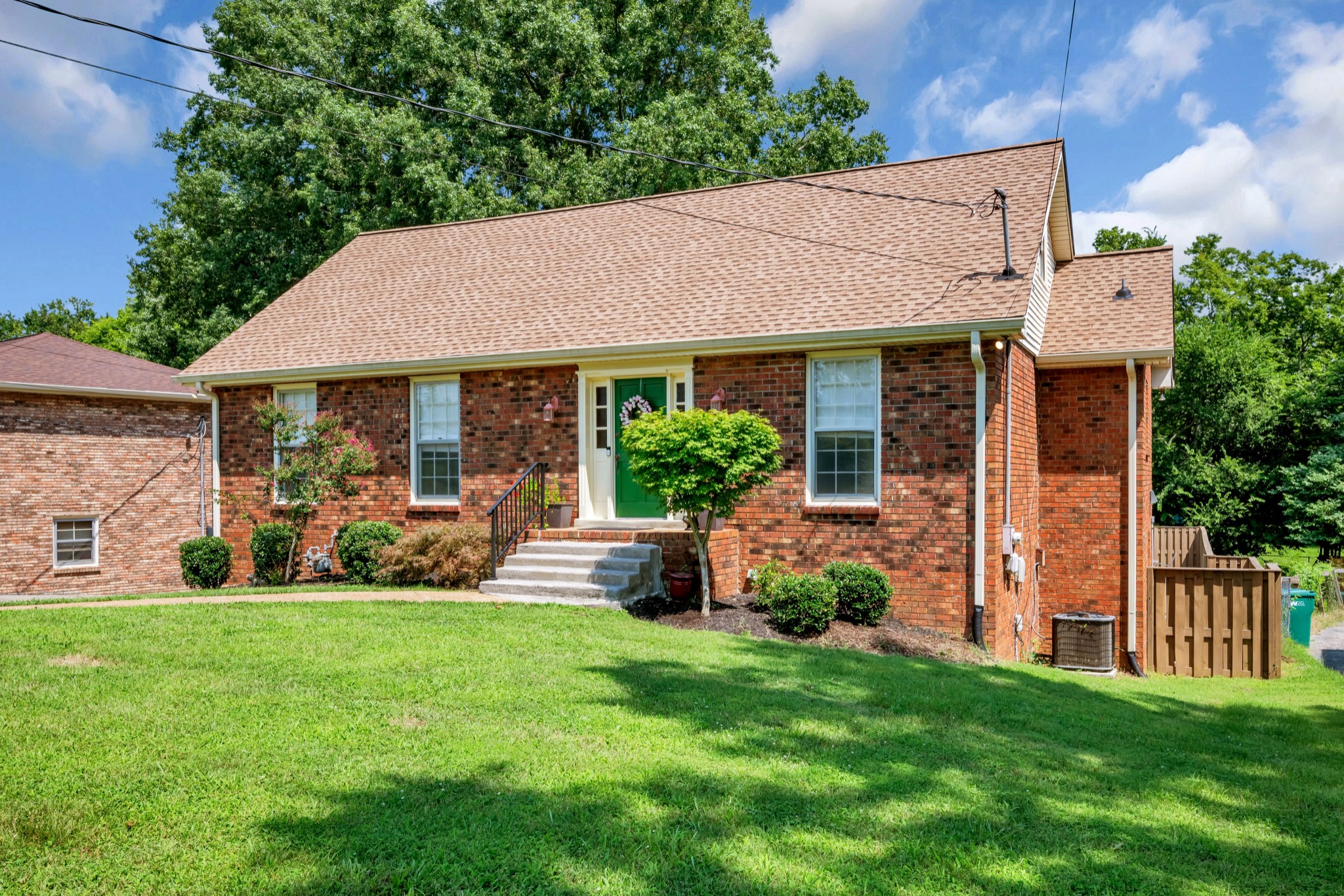 721 Goodpasture Ter Property Photo 4