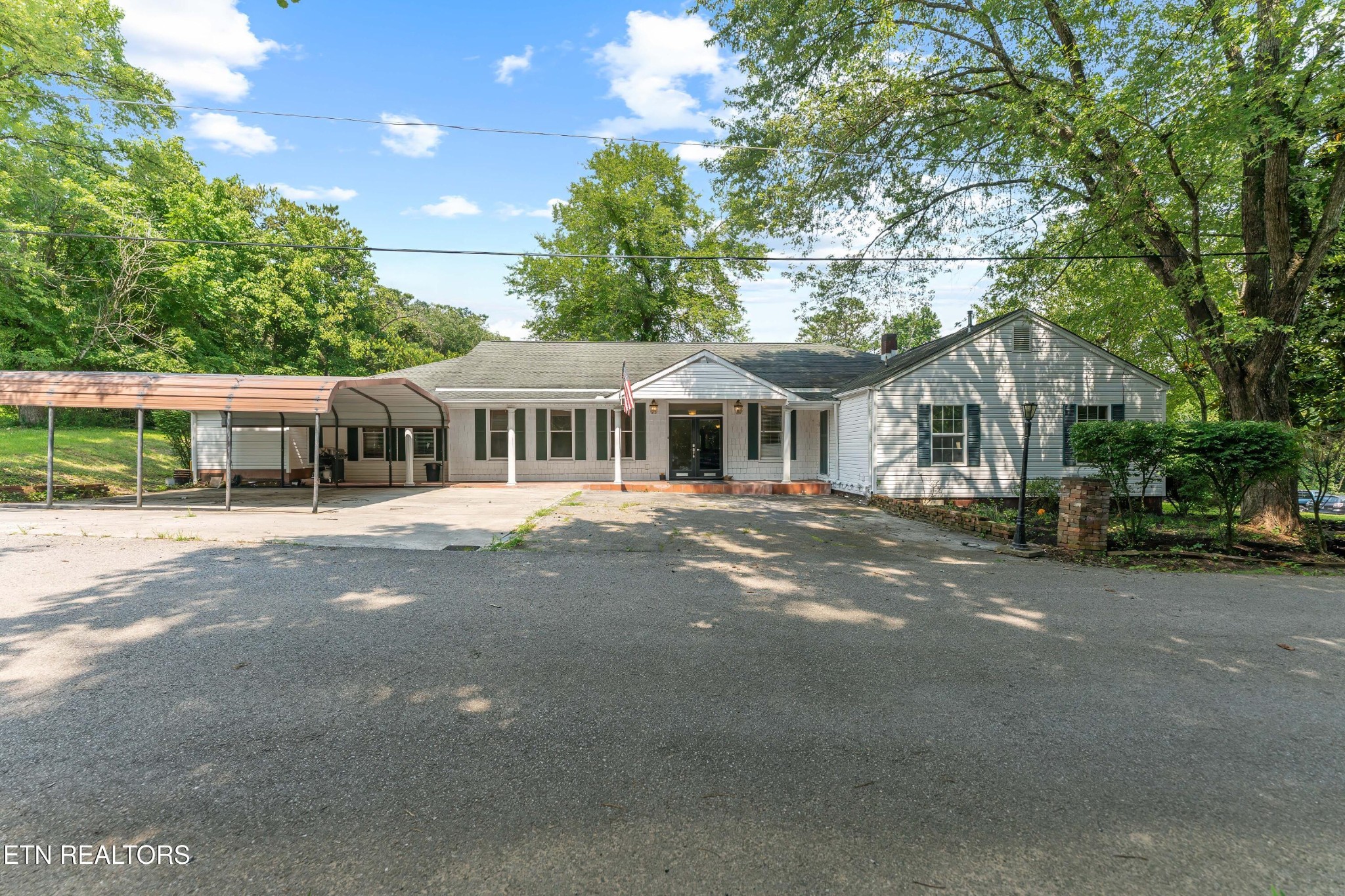 702 Meadowview Drive