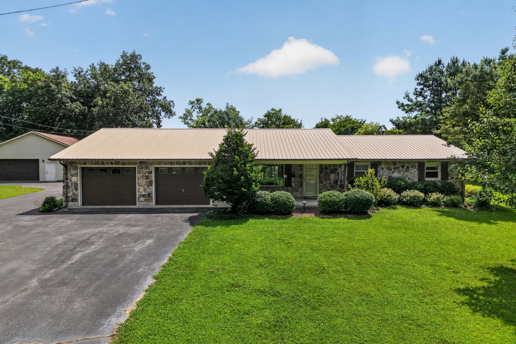 705 Highland Dr Property Photo 1