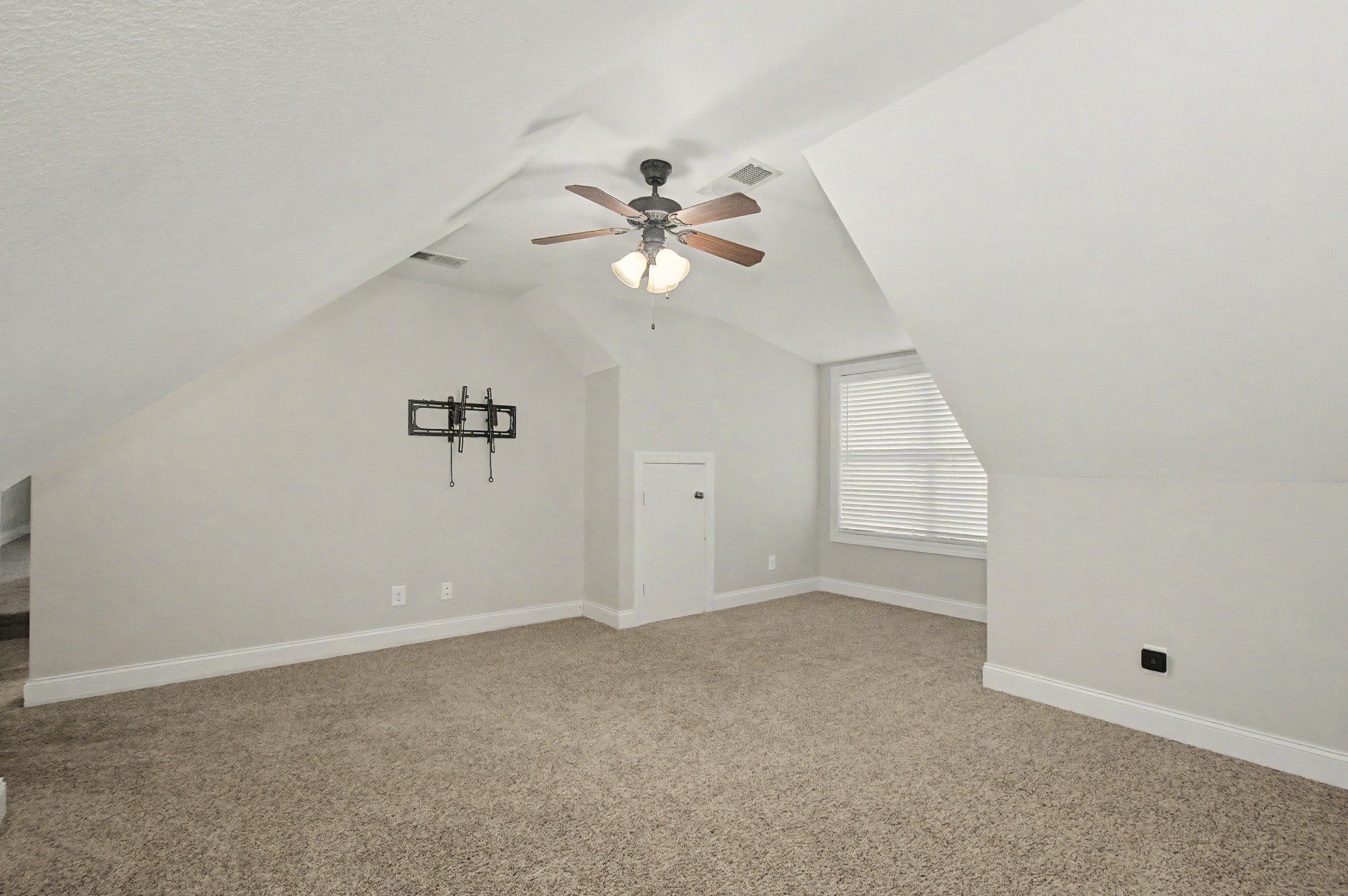 1537 Green Grove Way Property Photo 39