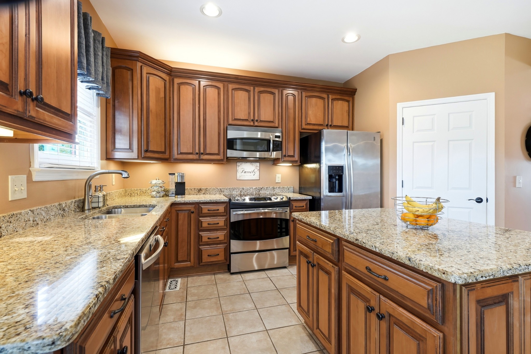 605 Prince Charles Way Property Photo 17