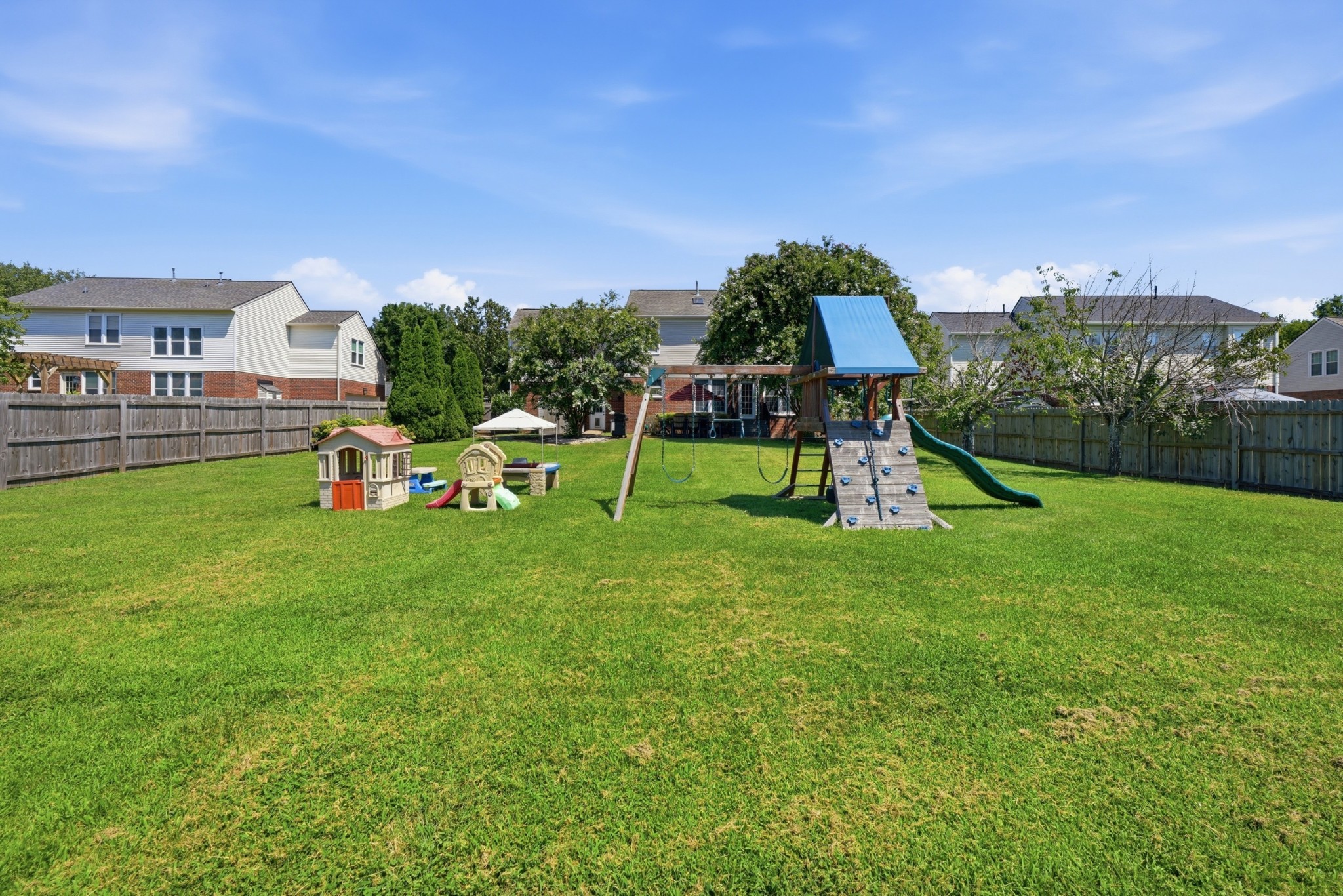 605 Prince Charles Way Property Photo 44