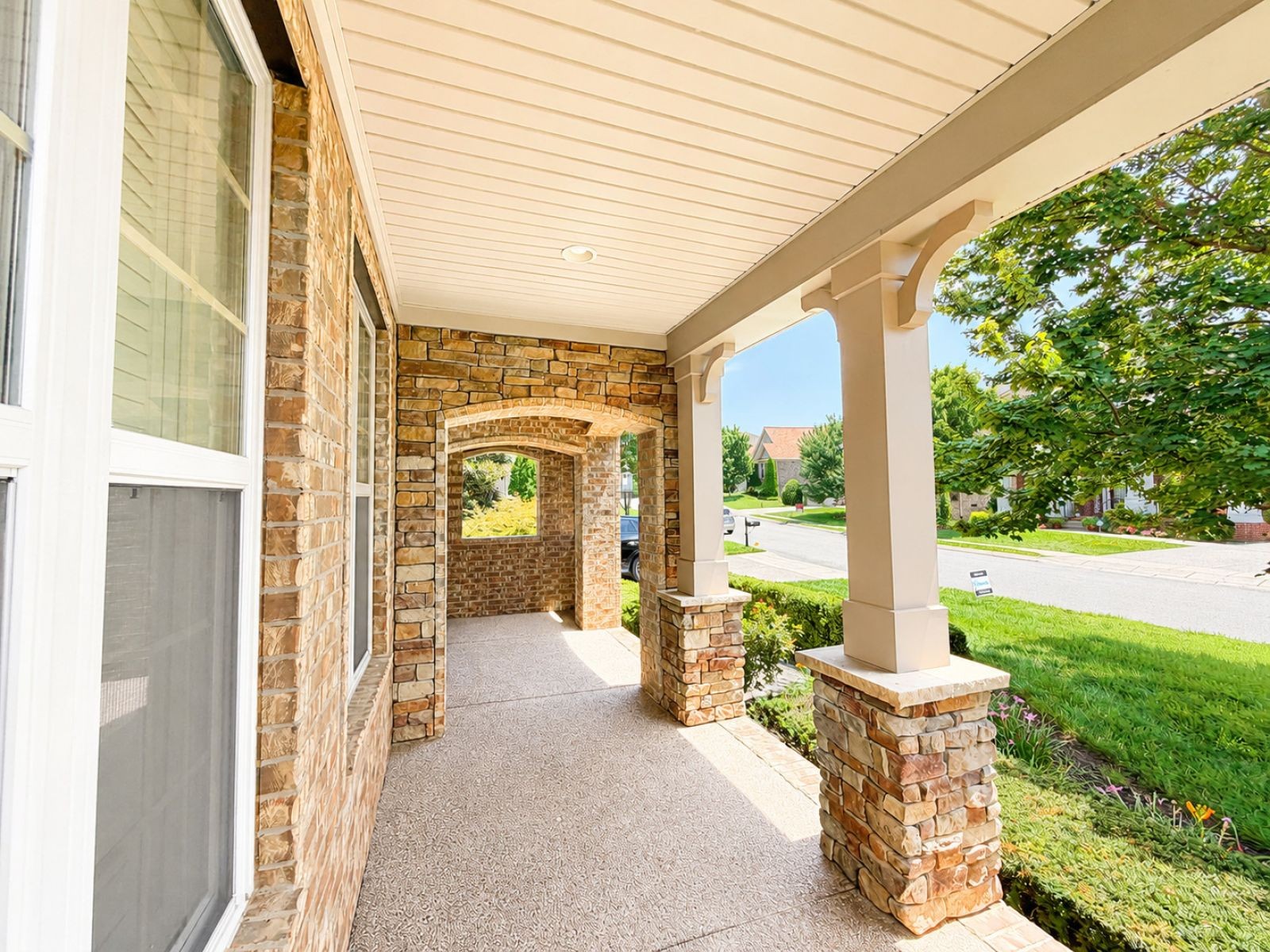 409 Valley Spring Dr Property Photo 3