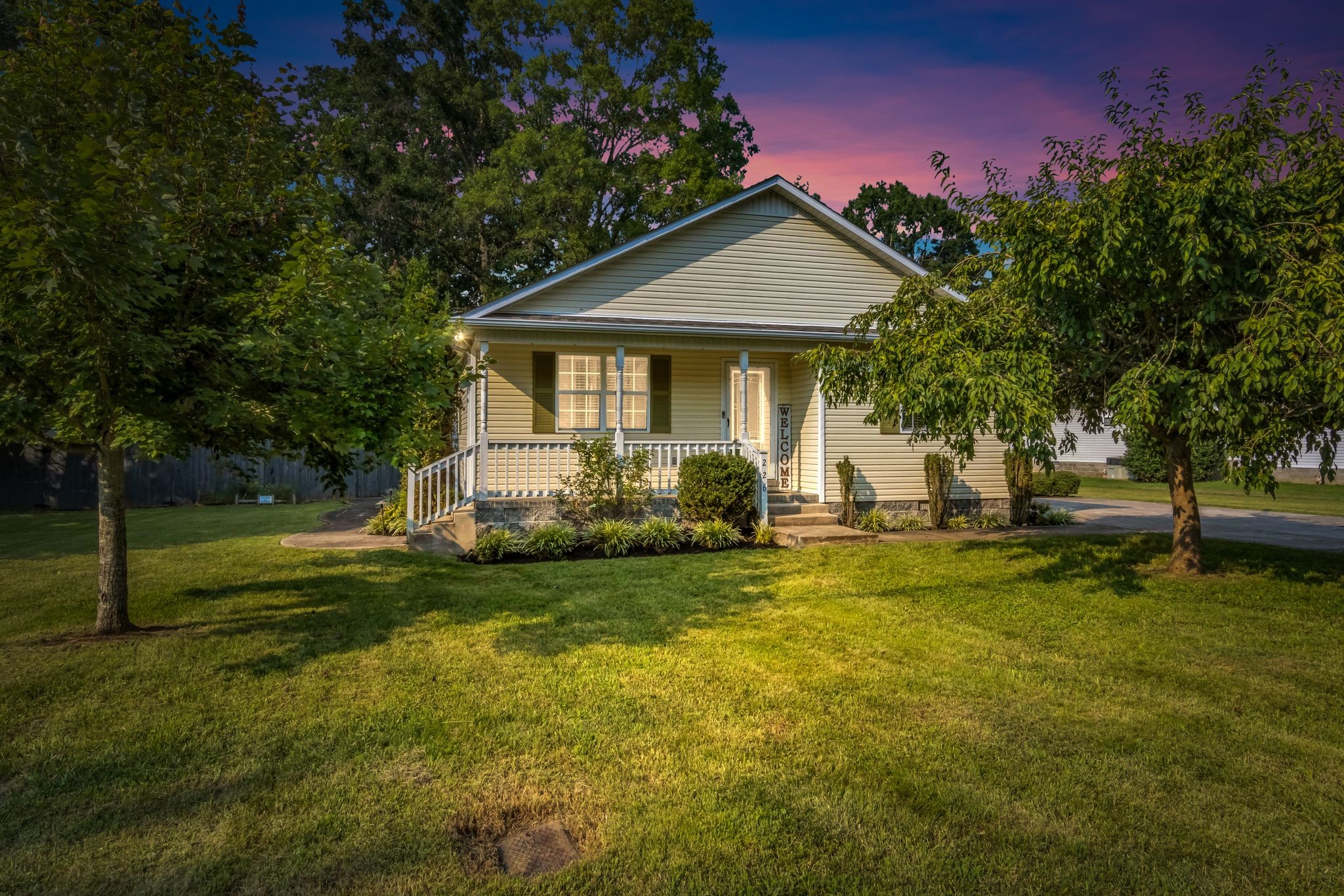 226 W Doak Rd Property Photo 1