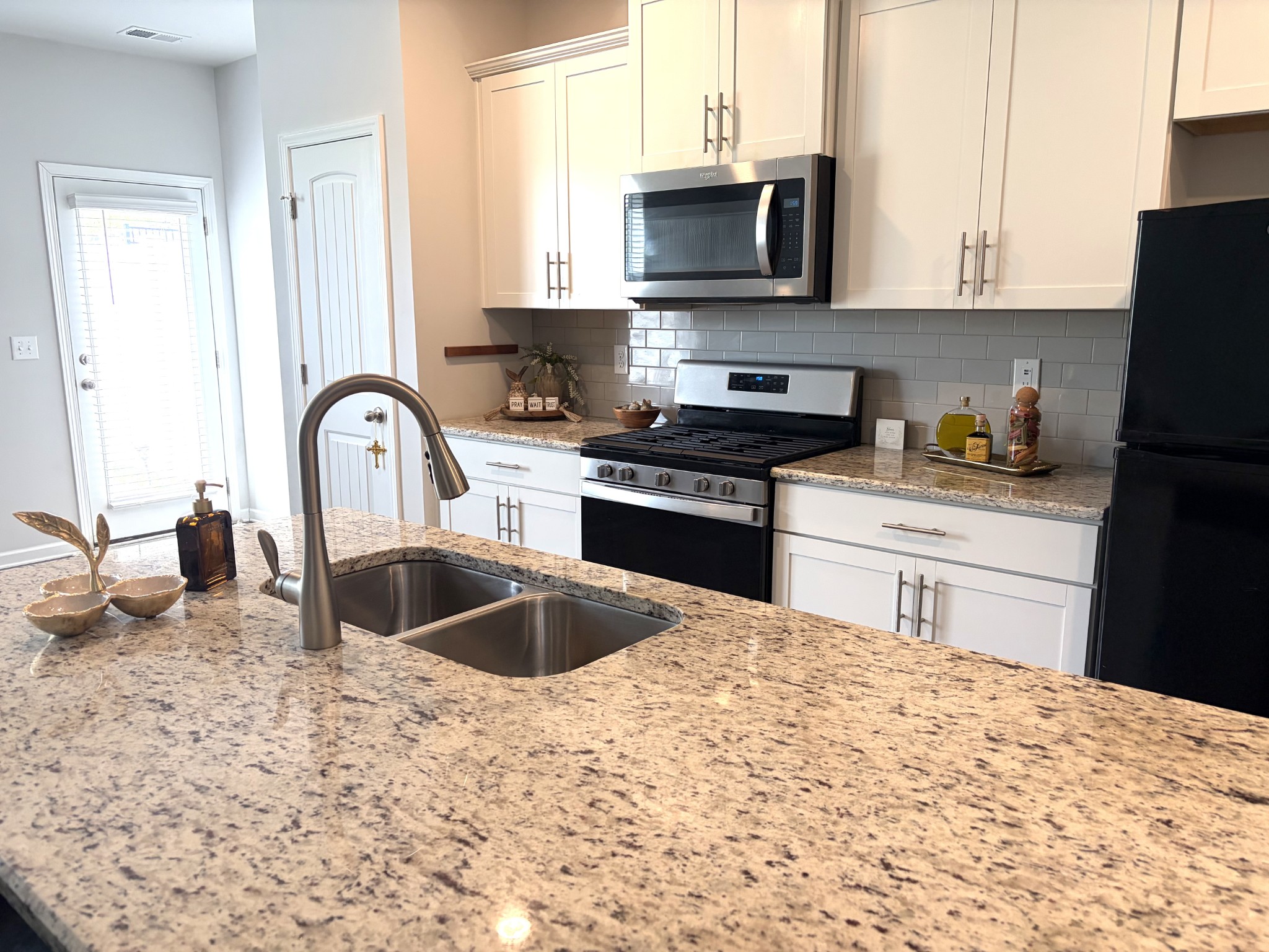 4155 Grapevine Loop Property Photo 1