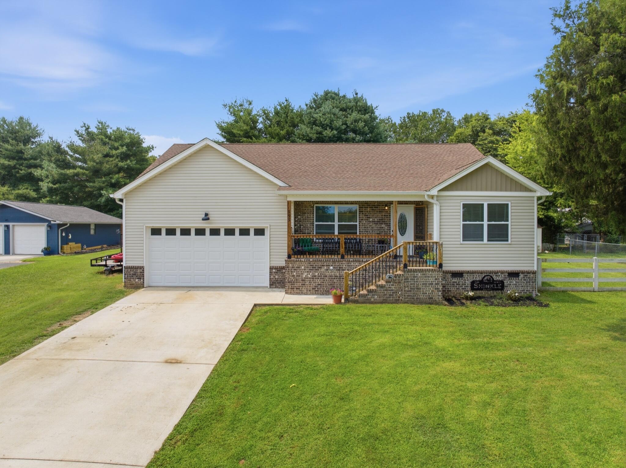 595 New Union Circle Property Photo 1
