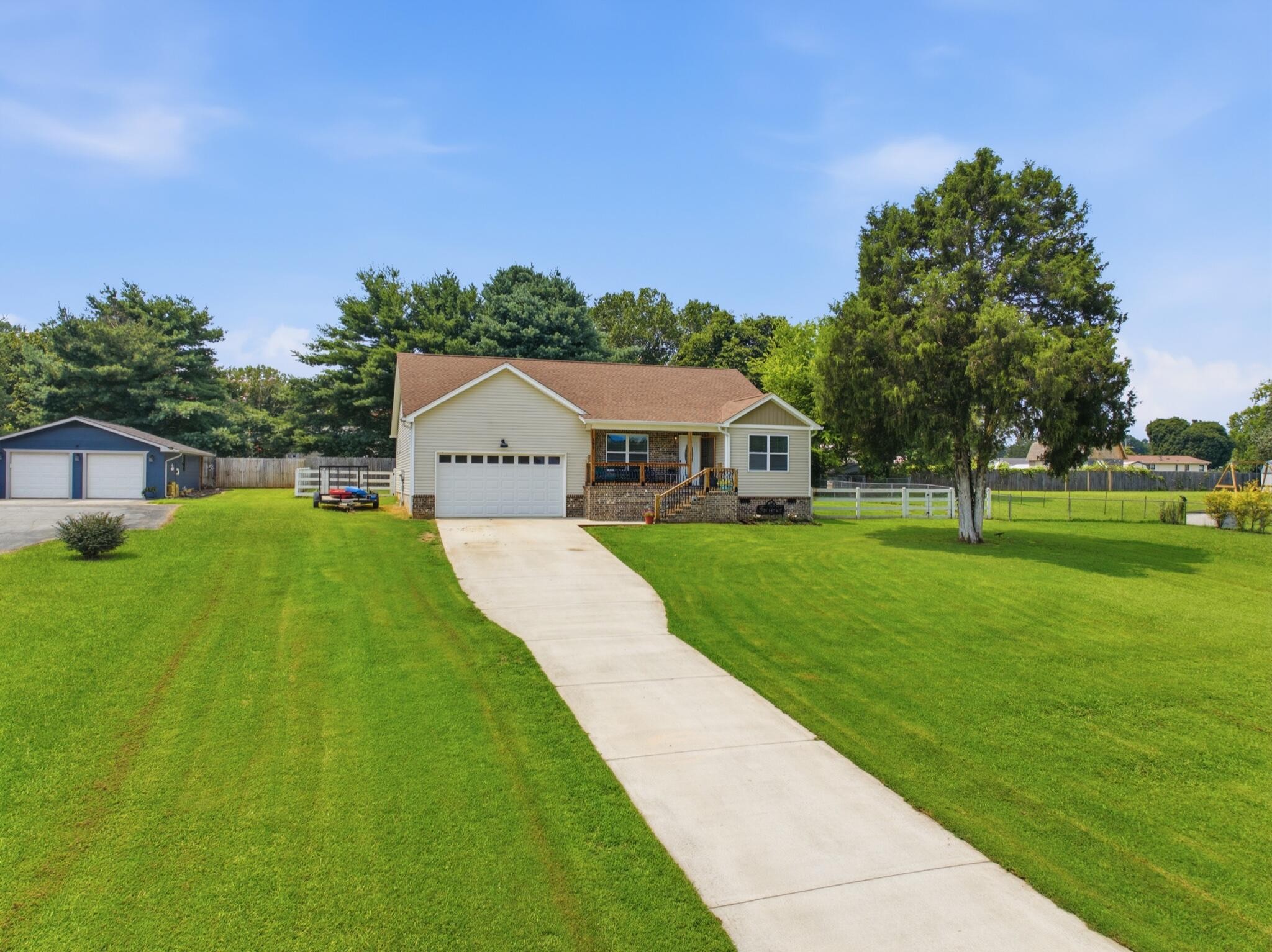 595 New Union Circle Property Photo 2