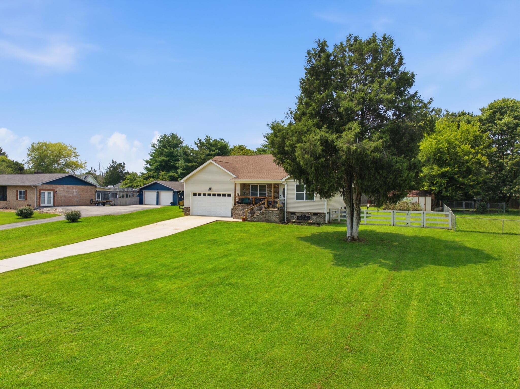 595 New Union Circle Property Photo 3