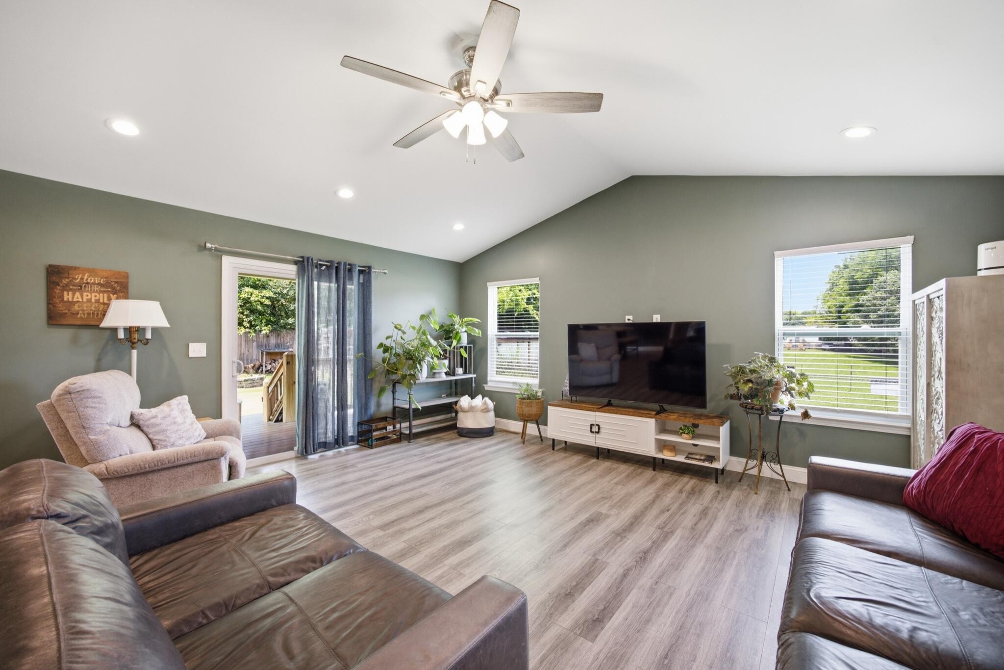 595 New Union Circle Property Photo 8