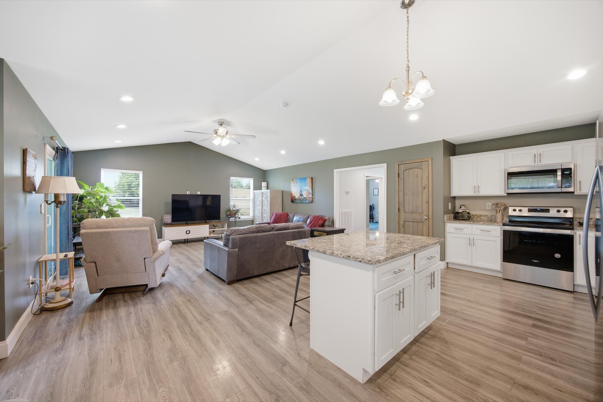595 New Union Circle Property Photo 11