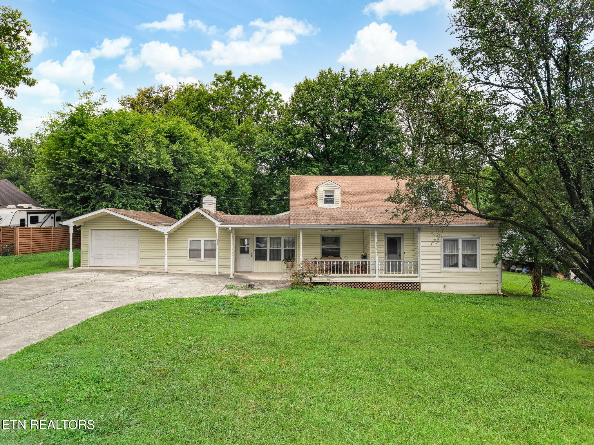 679 N Wright Rd Property Photo 2