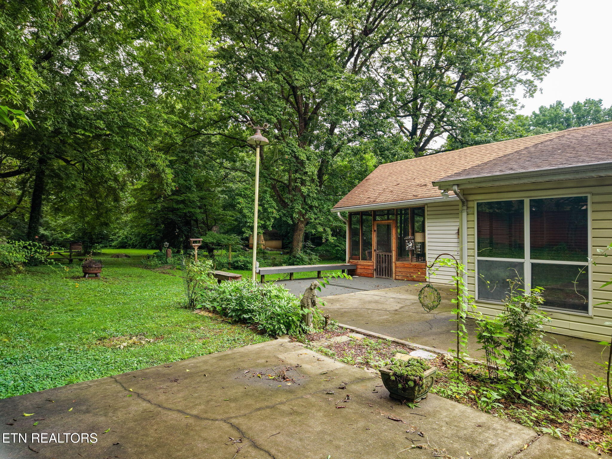 679 N Wright Rd Property Photo 20