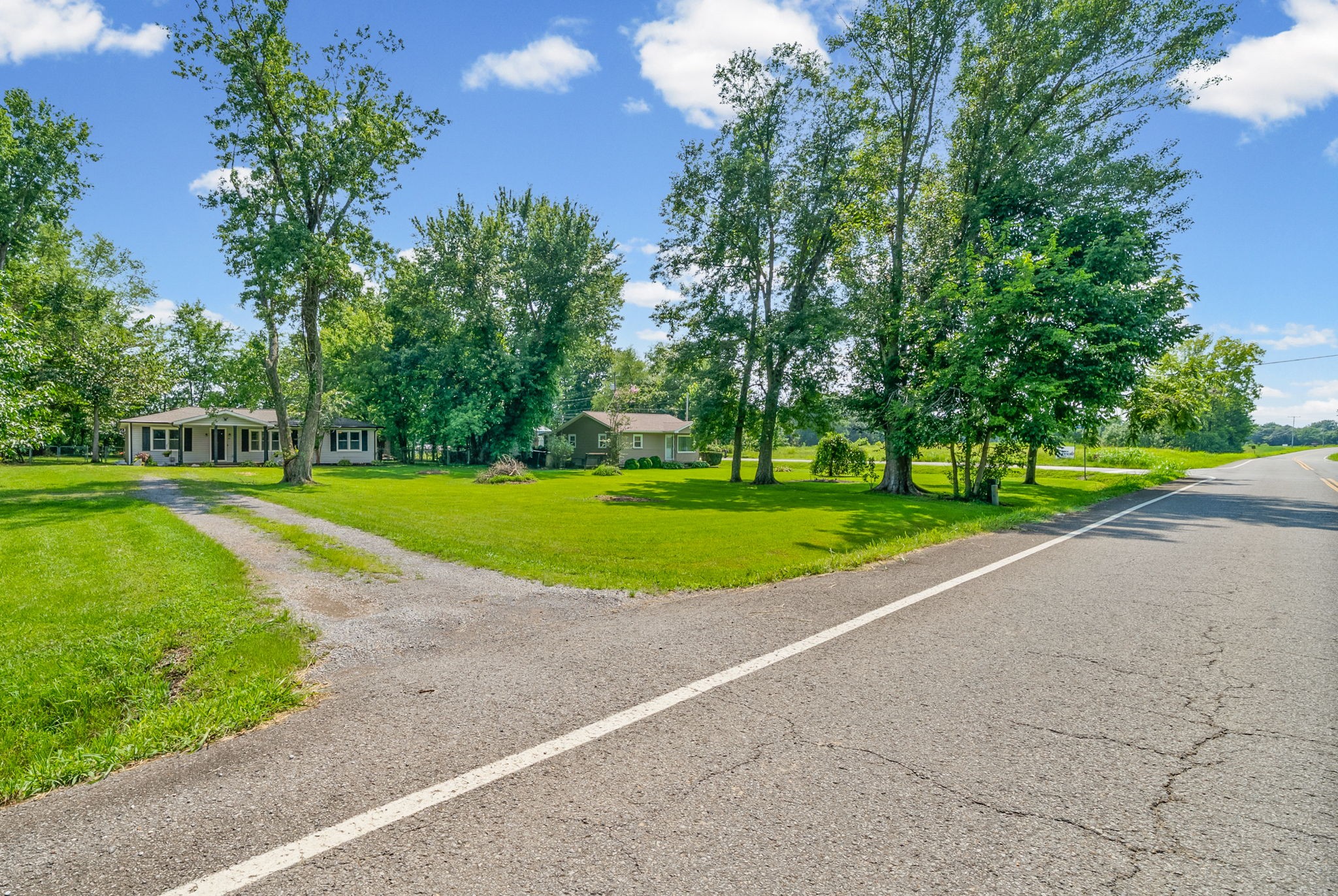 3594 Oakwood Rd Property Photo 1