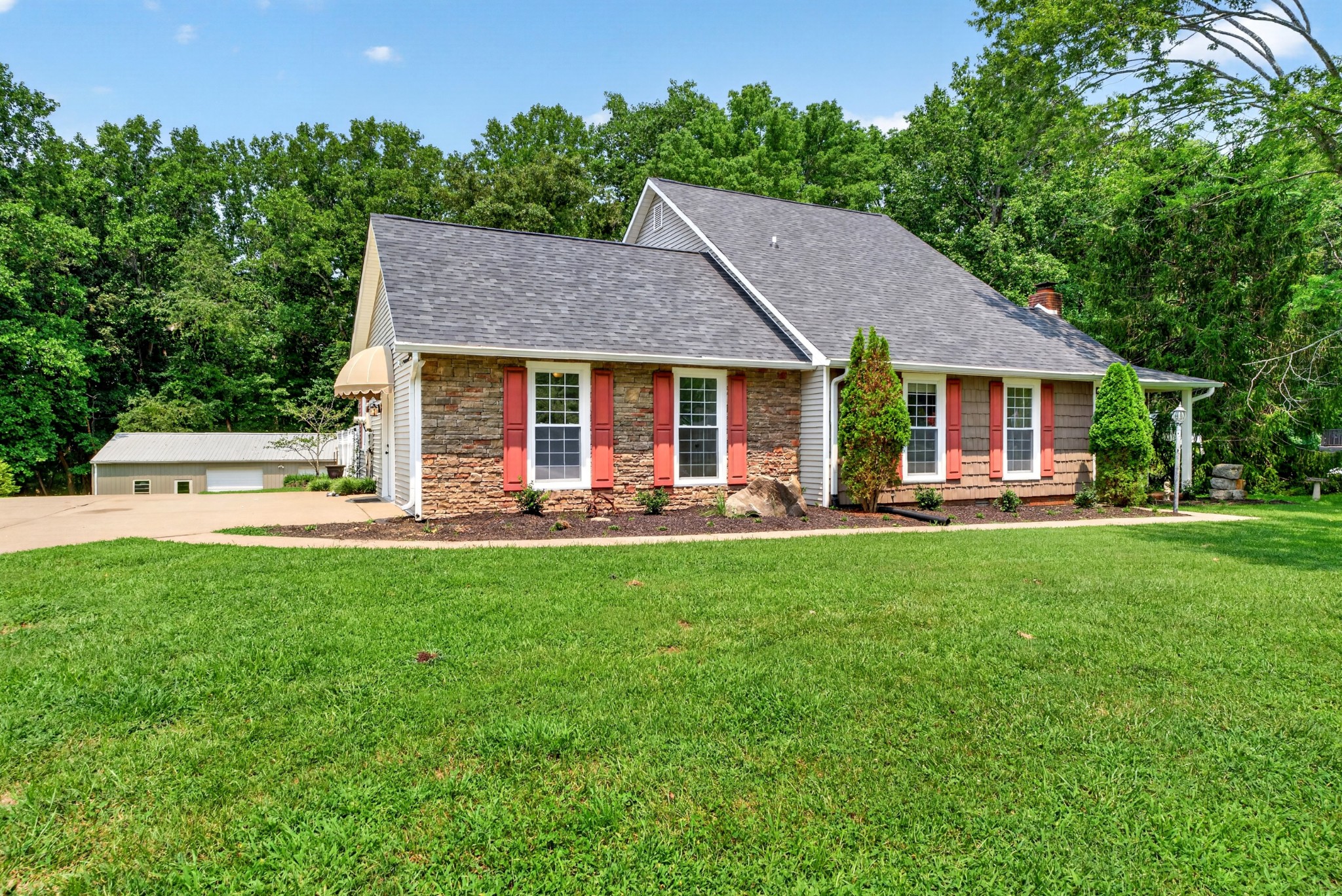 2851 Lawry Ln Property Photo 1
