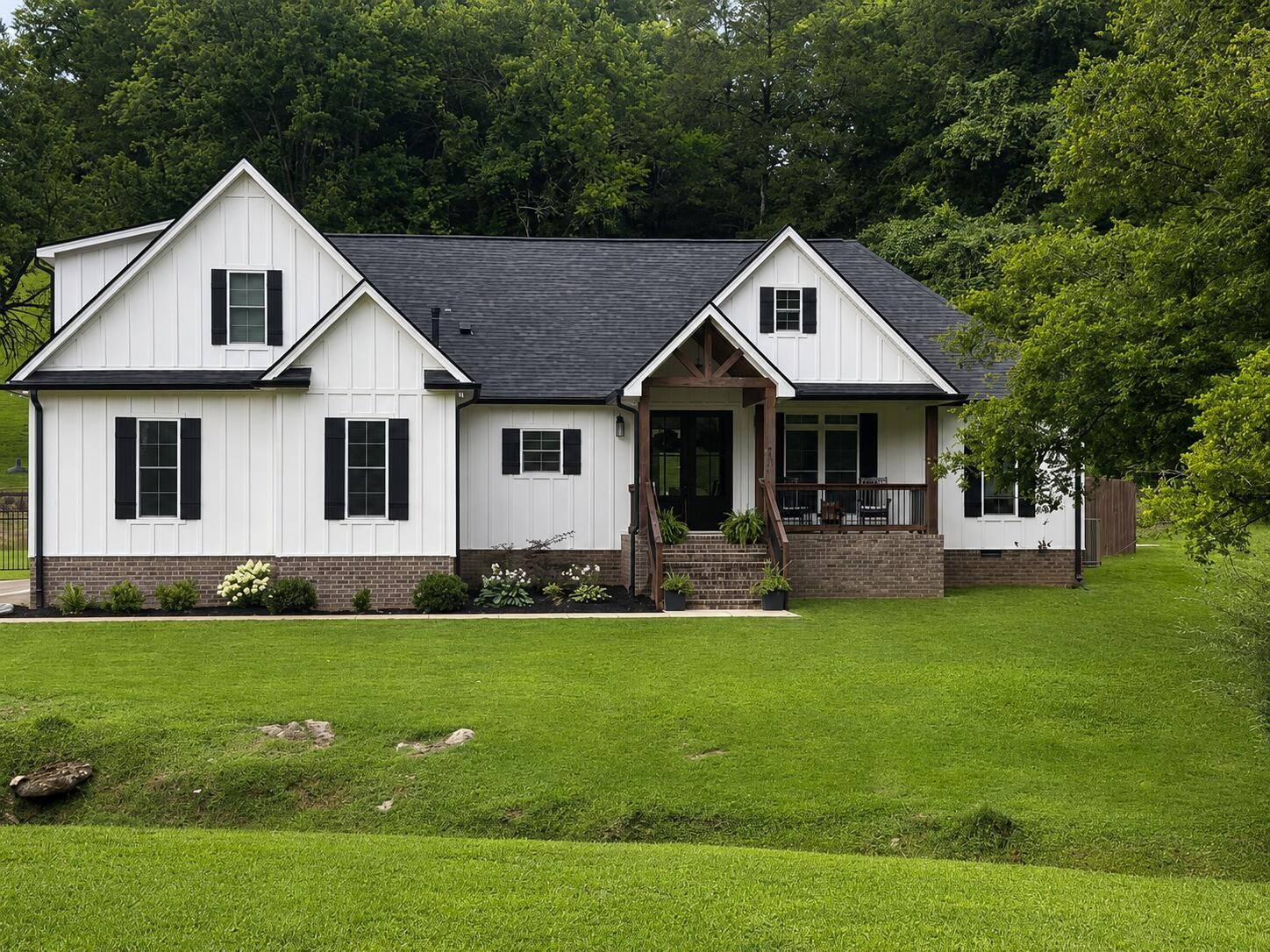 451 William Whitworth Rd Property Photo 1