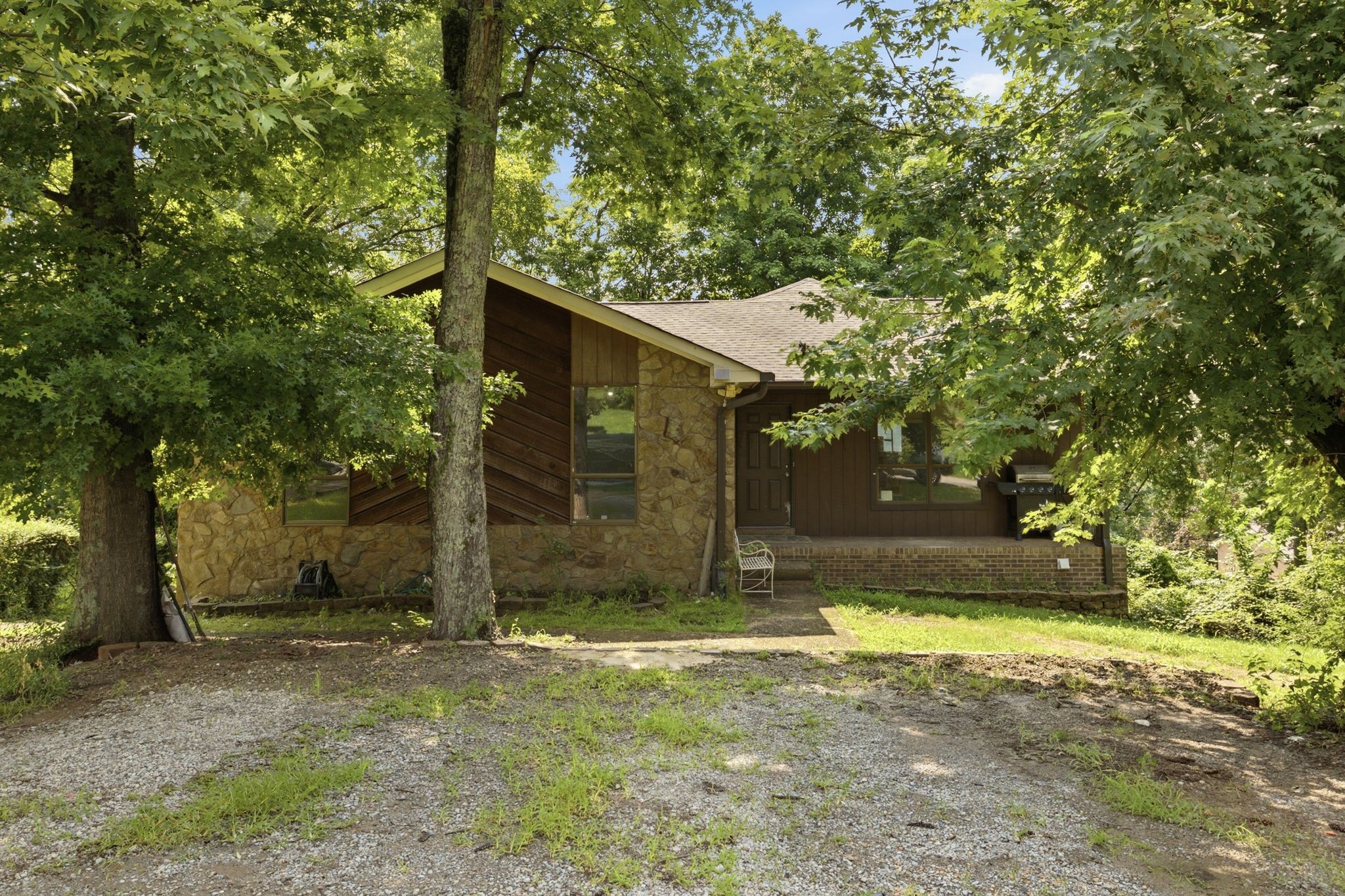 213 Cedarview Dr Property Photo 1