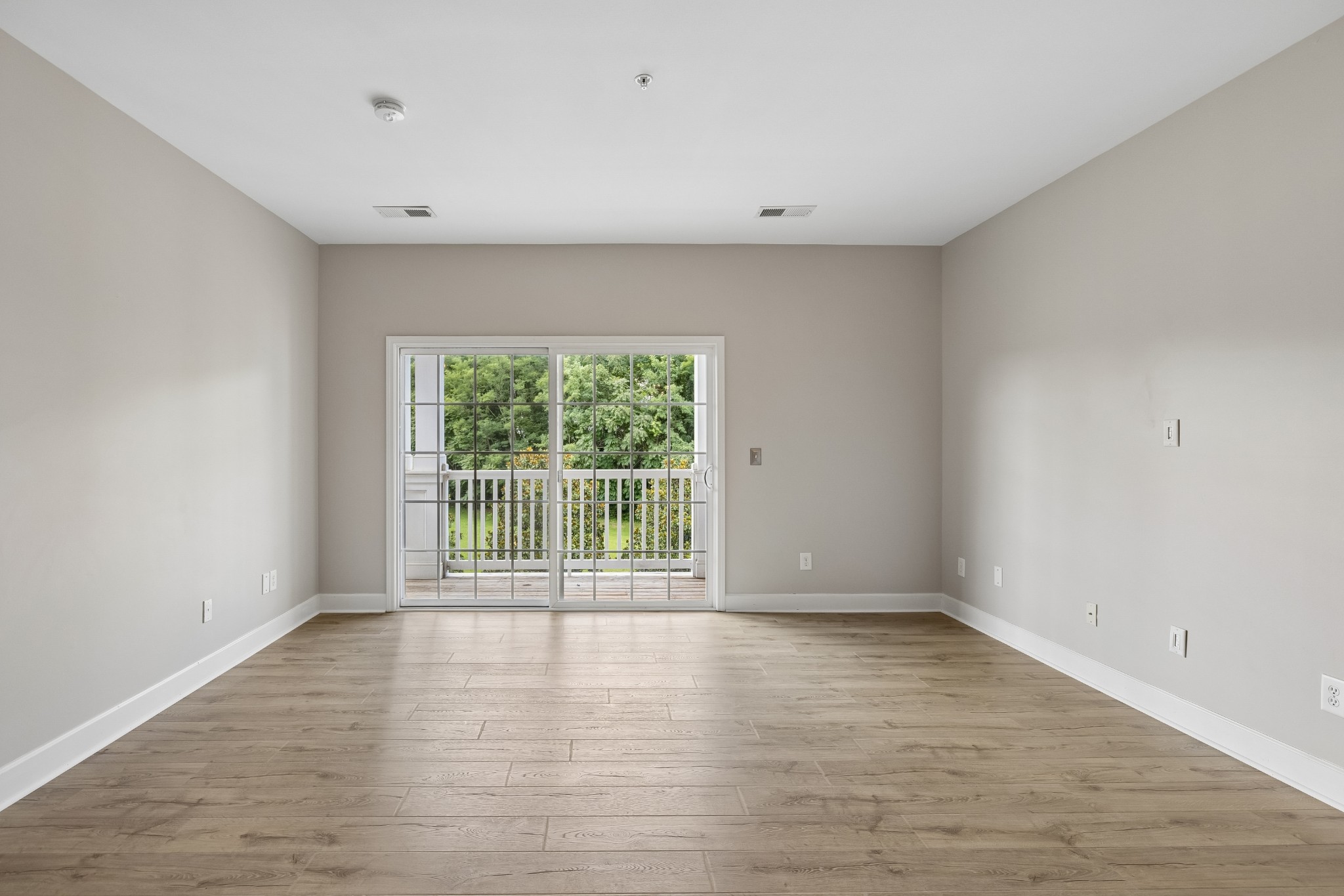 4846 Bevendean Dr Property Photo 2