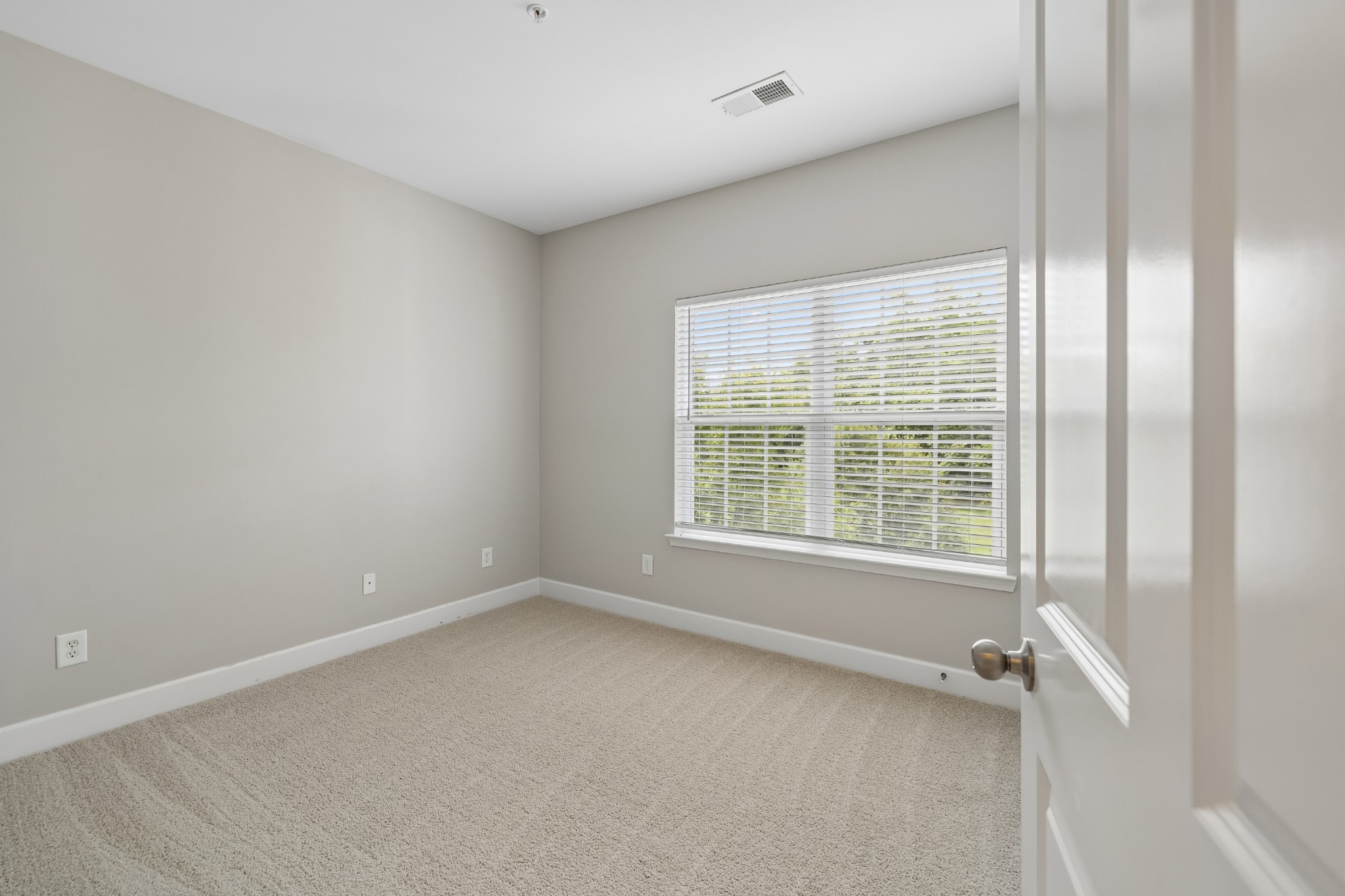 4846 Bevendean Dr Property Photo 11