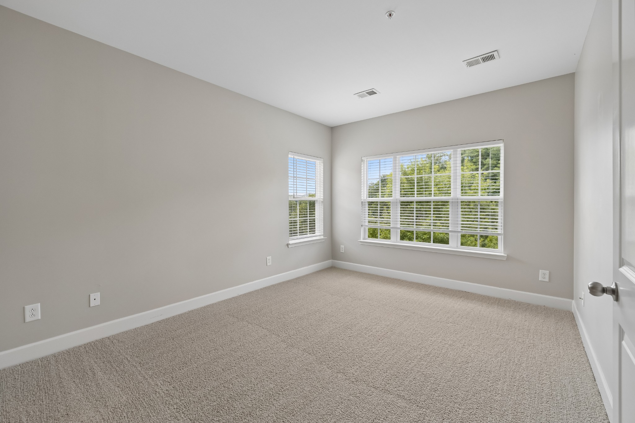 4846 Bevendean Dr Property Photo 14