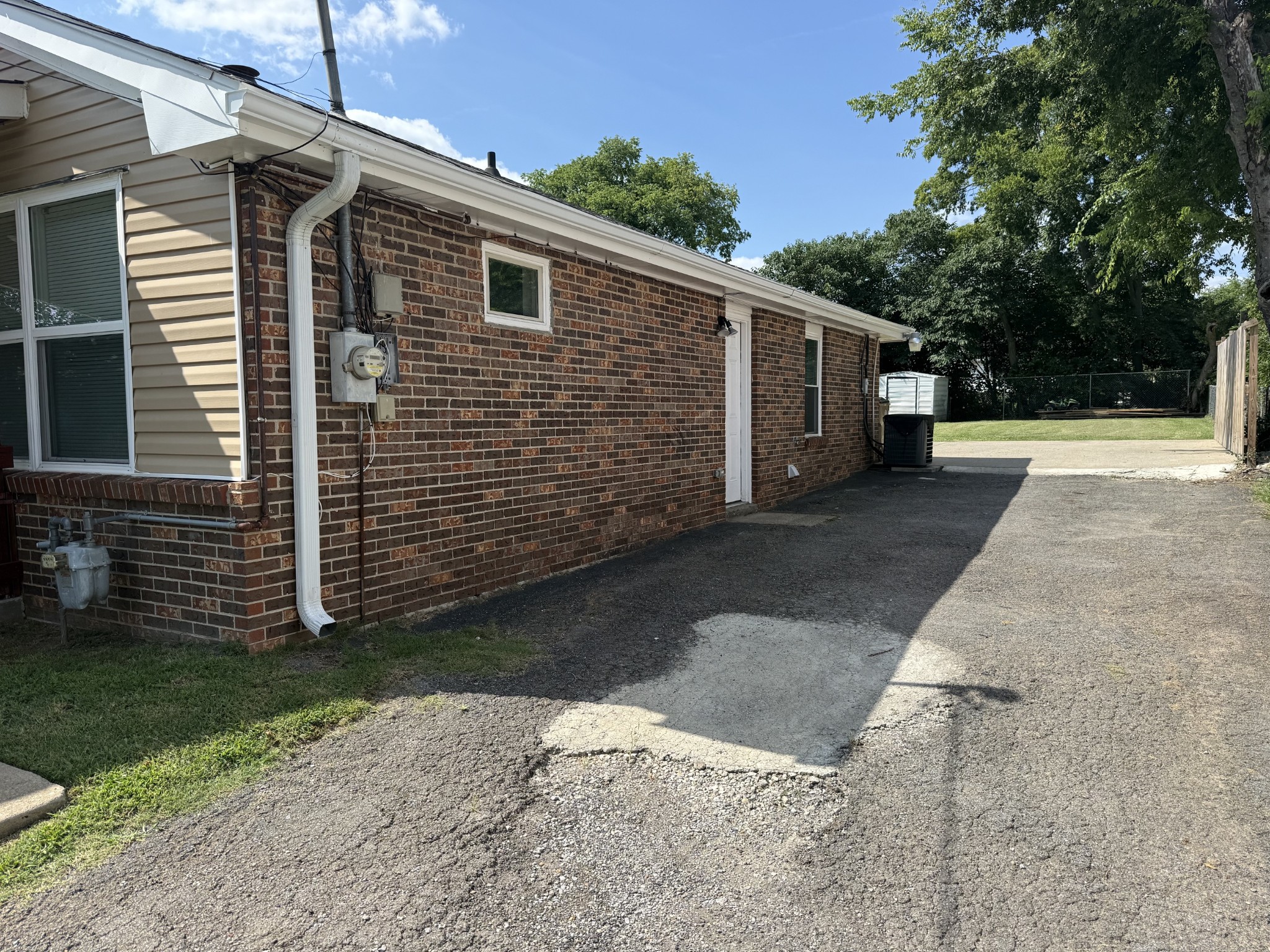221 Duling Ave Property Photo 3